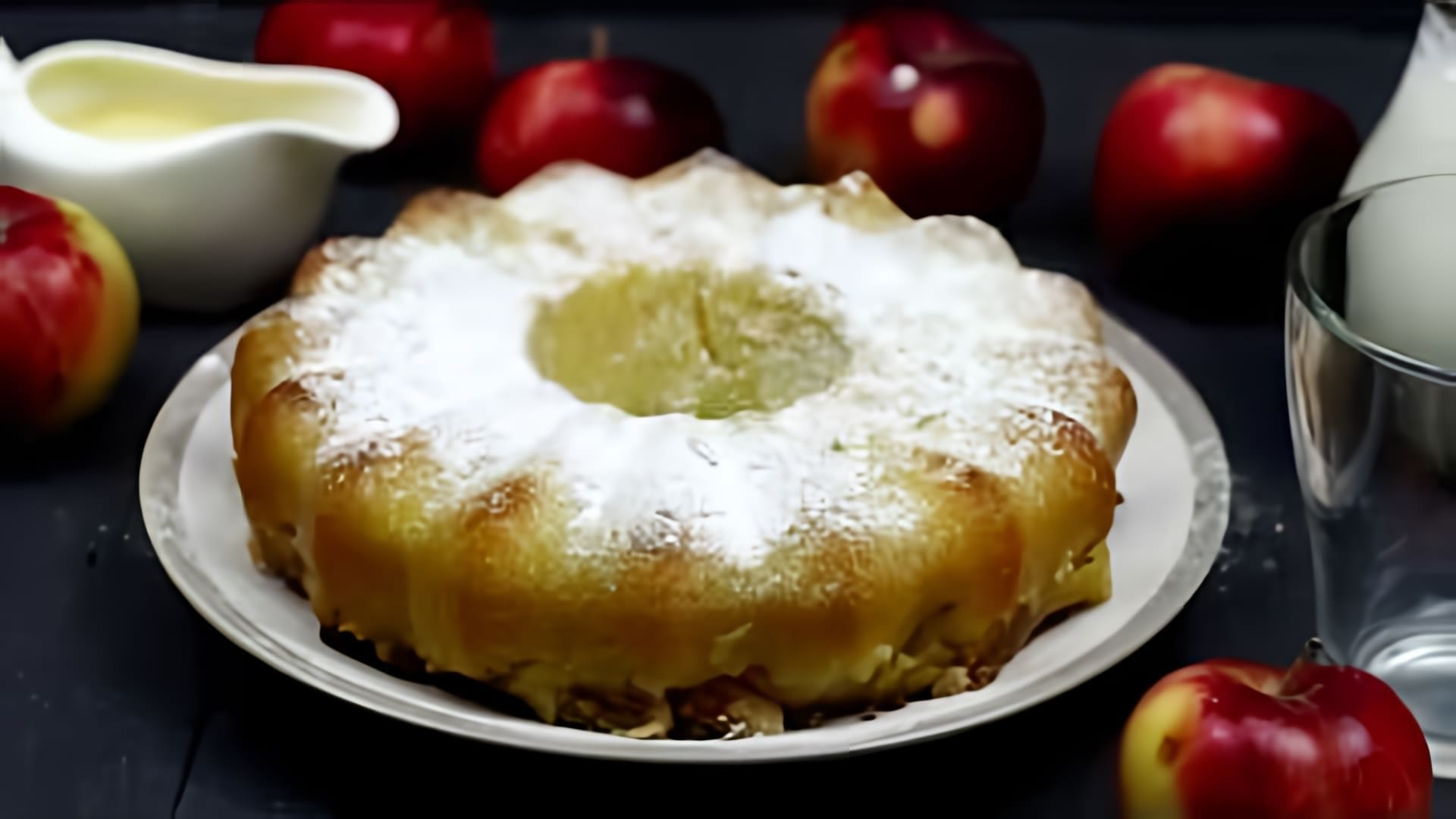 Яблочный манник на кефире - это вкусный и простой в приготовлении десерт, который можно приготовить в домашних условиях