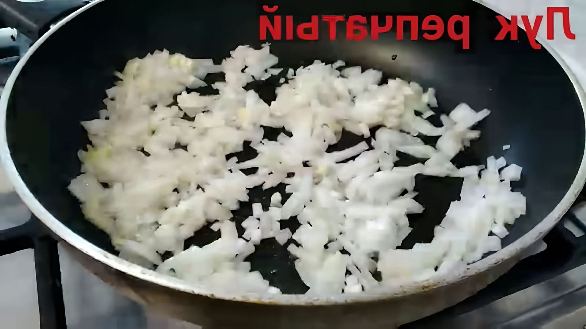 В этом видео-ролике показан процесс приготовления вкусной и полезной скумбрии в духовке, тушёной в сметане с овощами