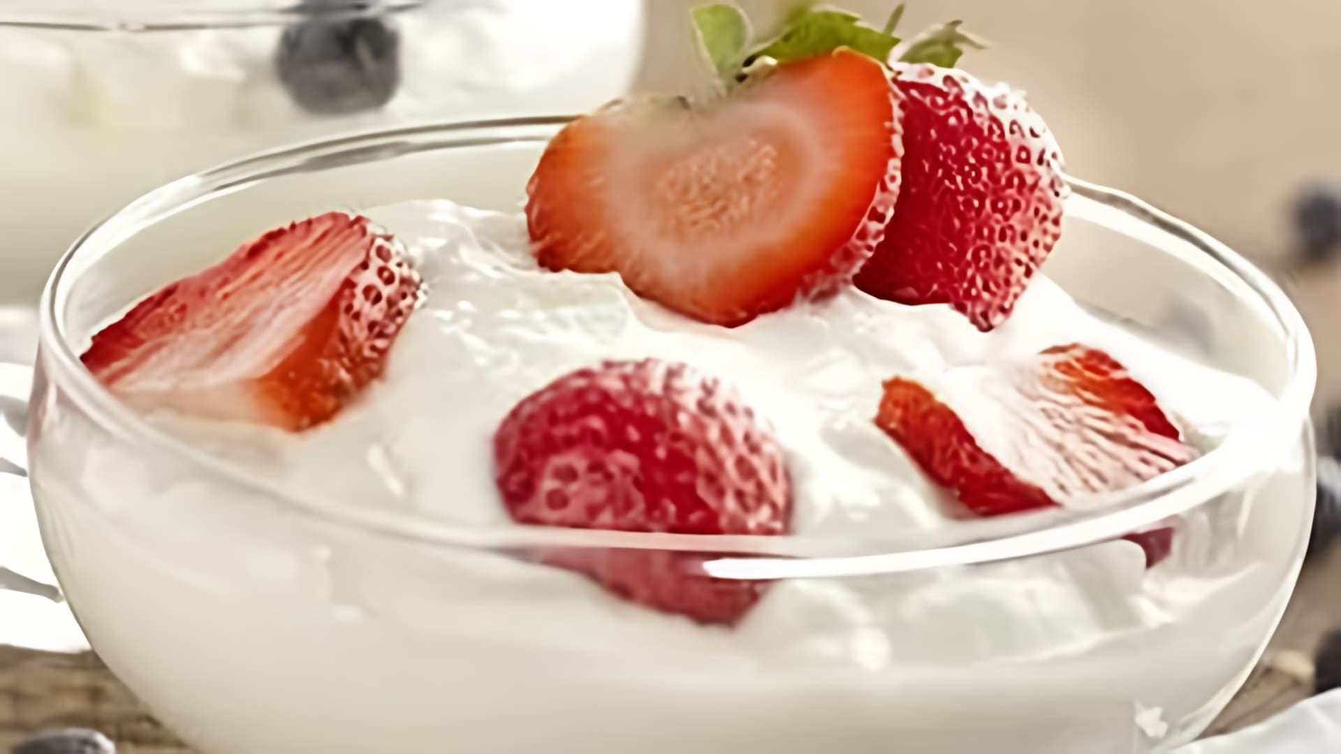 В этом видео Алёна Романова показывает, как приготовить сливочный йогурт в мультиварке