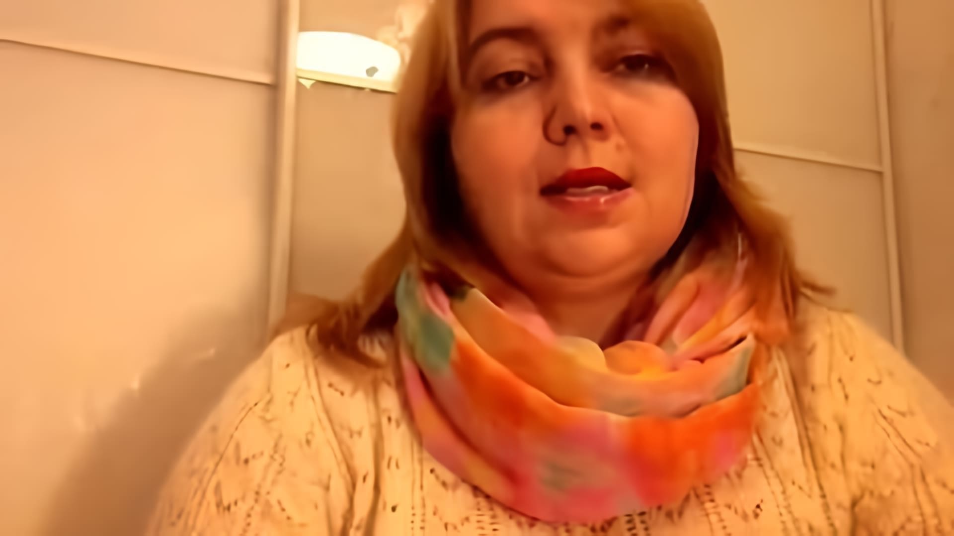 В этом видео Ирина Рубцова рассказывает о пользе ягоды рябины для здоровья и красоты