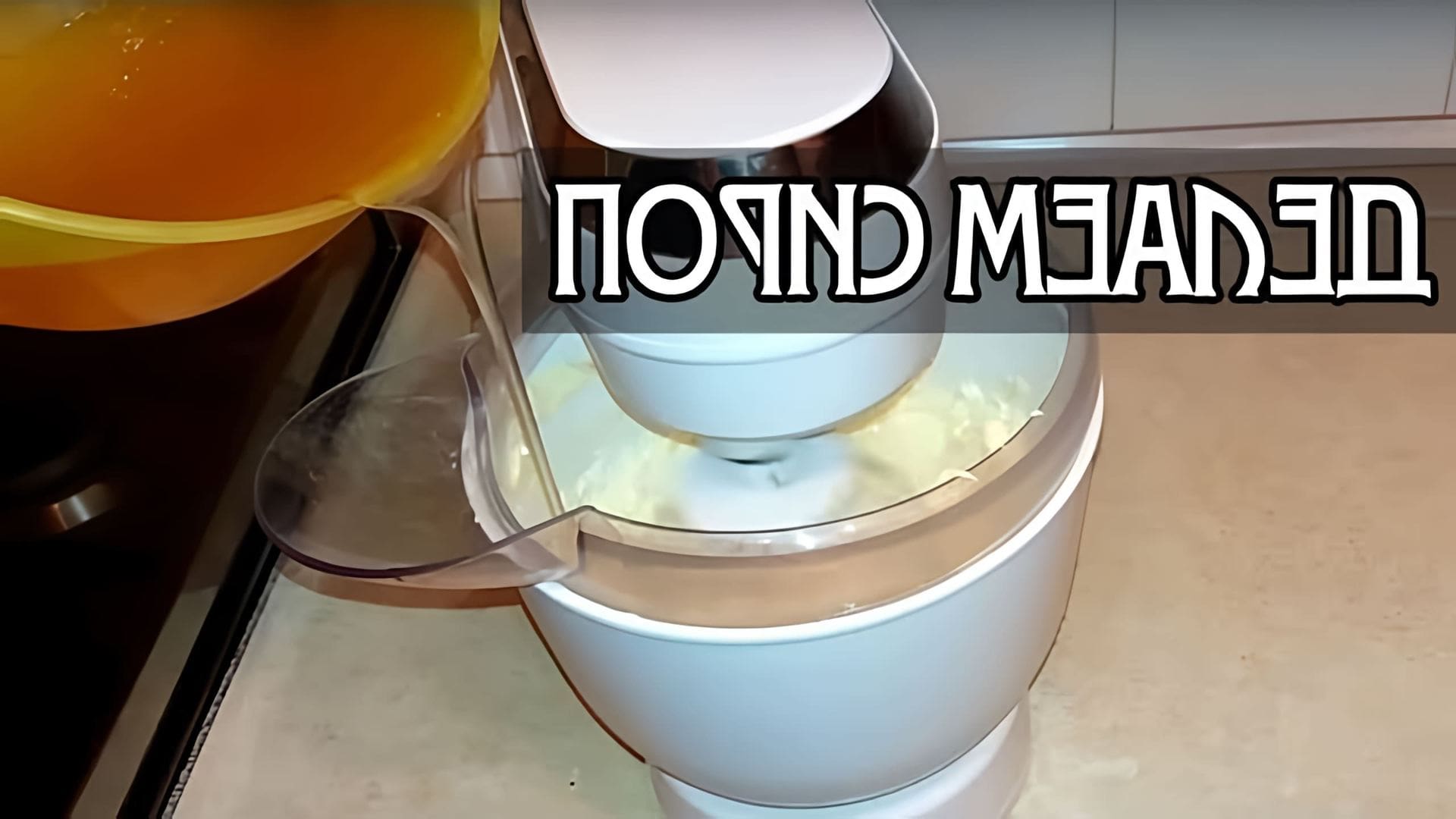 В этом видео демонстрируется, как приготовить сахарный сироп для масляного крема