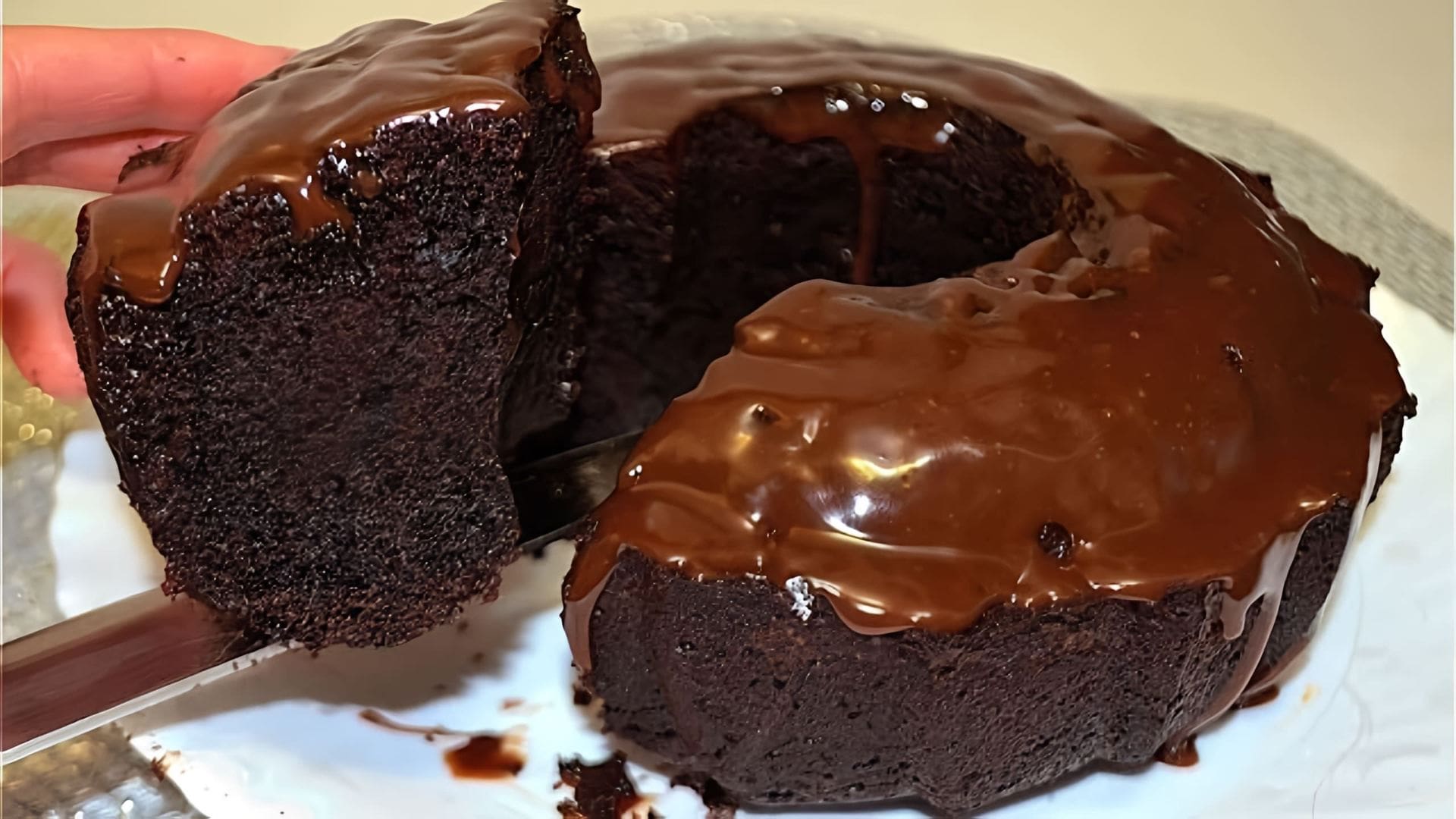 Видео рецепт вкусного шоколадного торта с кислой сметаной