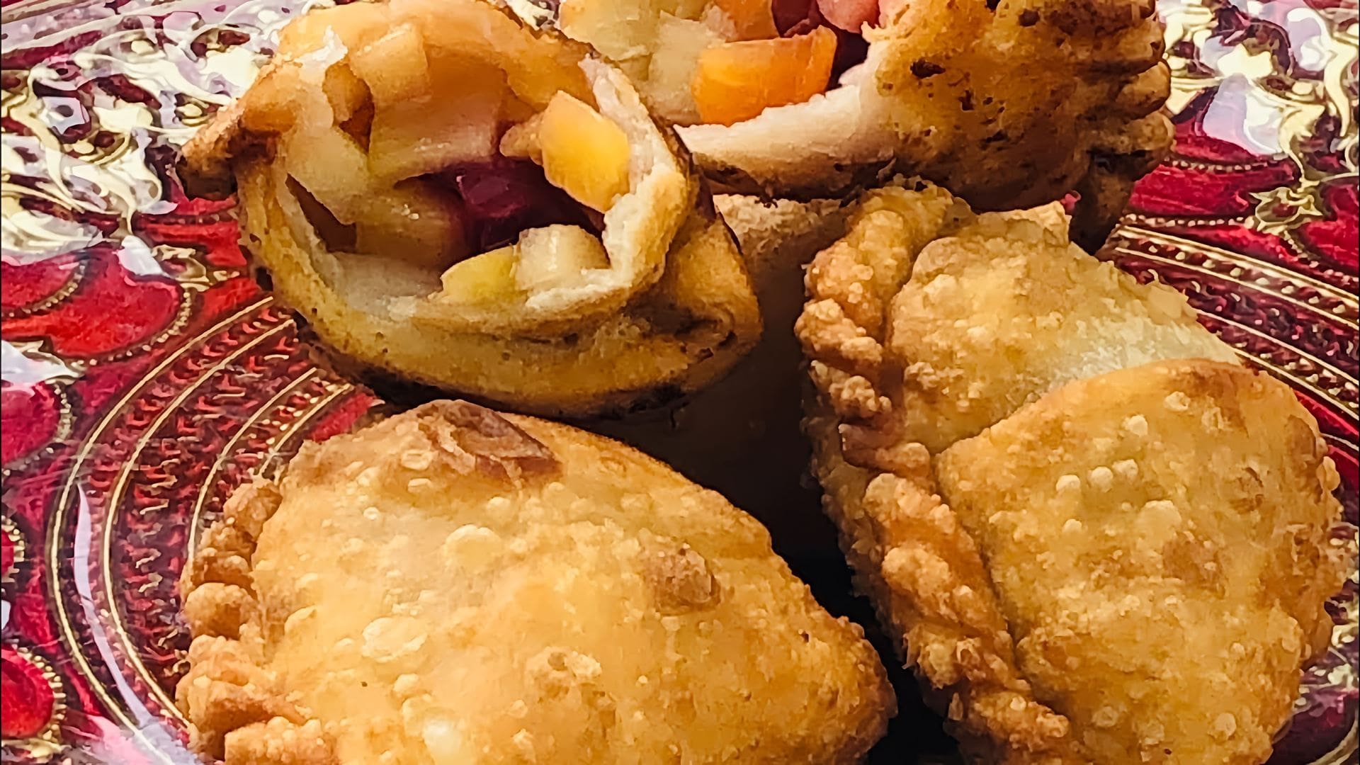 Фруктовые самосы судак. Самосы крымские судак. Самосы крымские что это такое. Самосы крымские с фруктами. Самосы крымские.