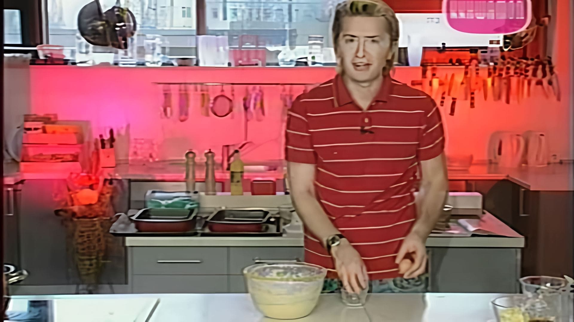 В этом видео-ролике вы увидите, как приготовить пироги из дрожжевого теста с разными начинками
