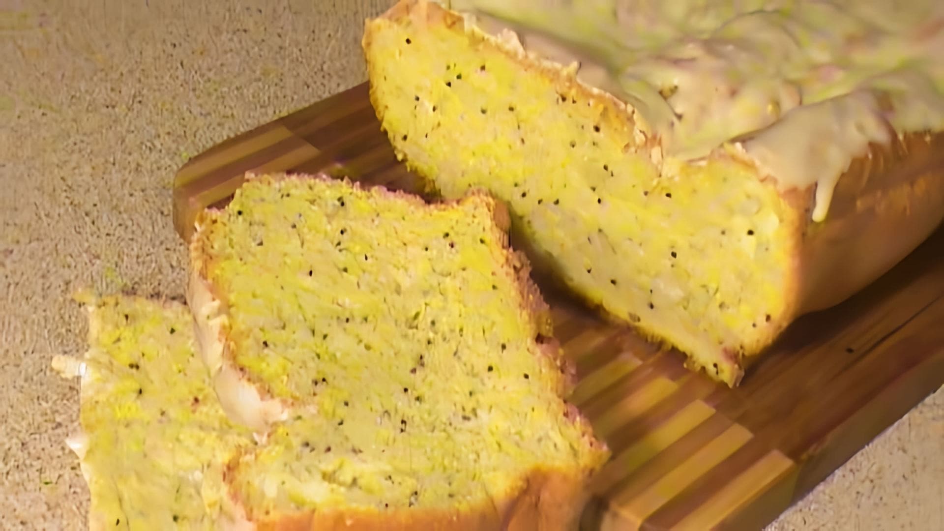 В этом видео-ролике рассказывается о рецепте апельсинового кекса с маком, который подходит для диеты Дюкана