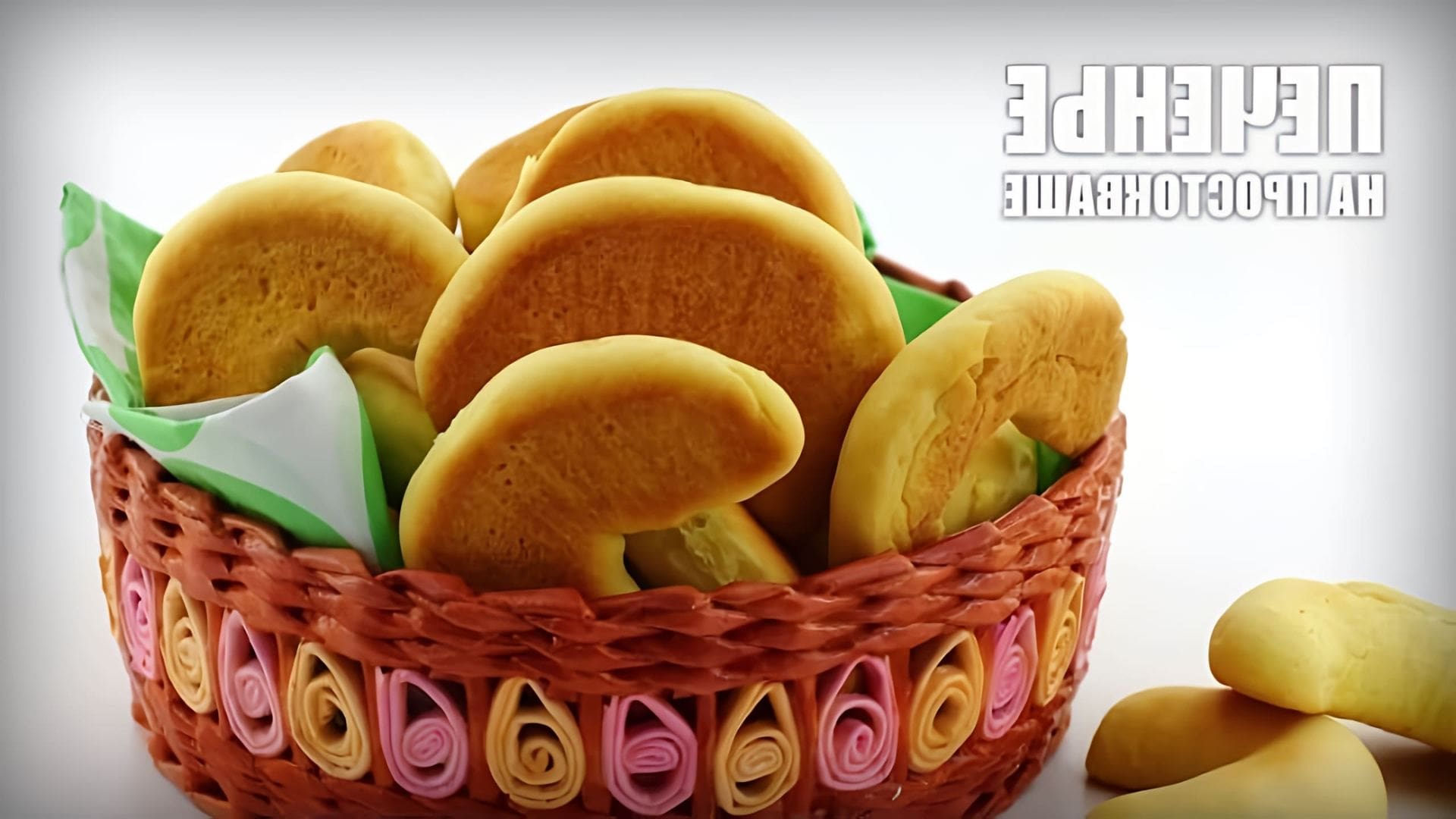 В данном видео демонстрируется рецепт приготовления домашнего печенья на простокваше