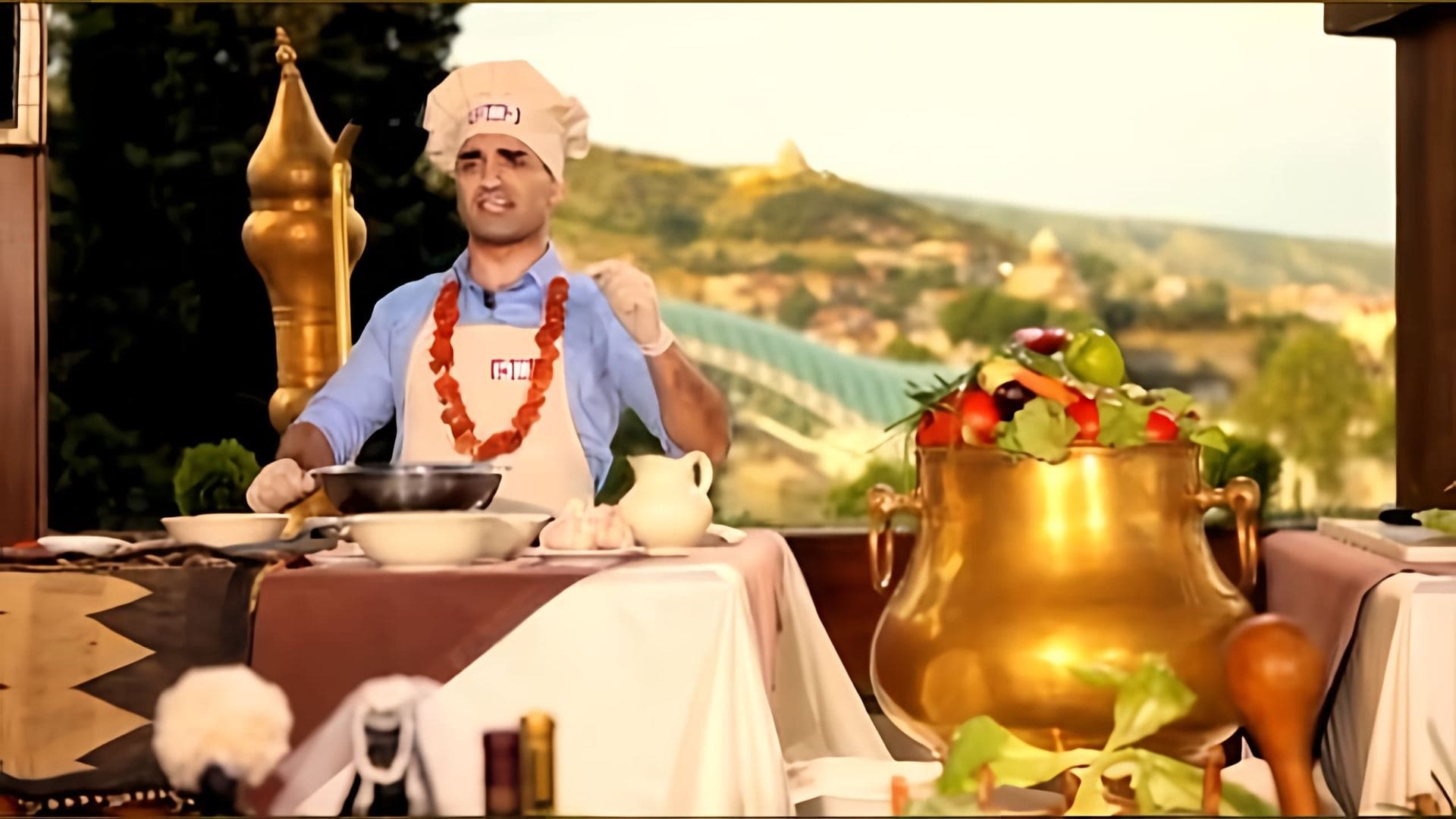 "Смачно-Smachno, баже" - это видео-ролик, который представляет собой обзор на различные блюда и кулинарные рецепты