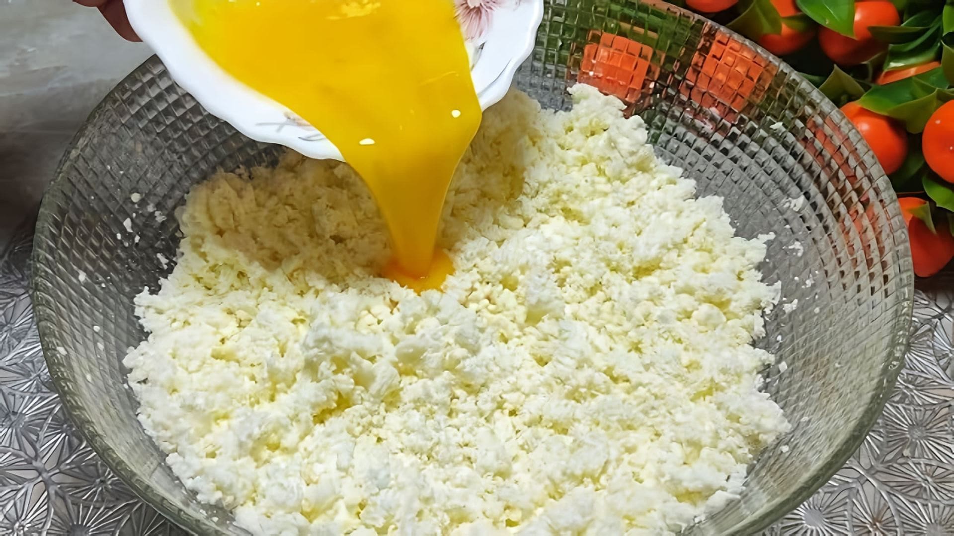 В этом видео-ролике вы увидите, как приготовить вкусное блюдо с использованием творога