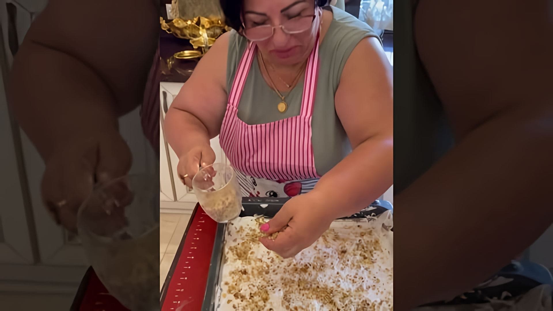 В этом видео Аруся Кавказ рассказывает о том, как она и ее семья решили приготовить пахлаву