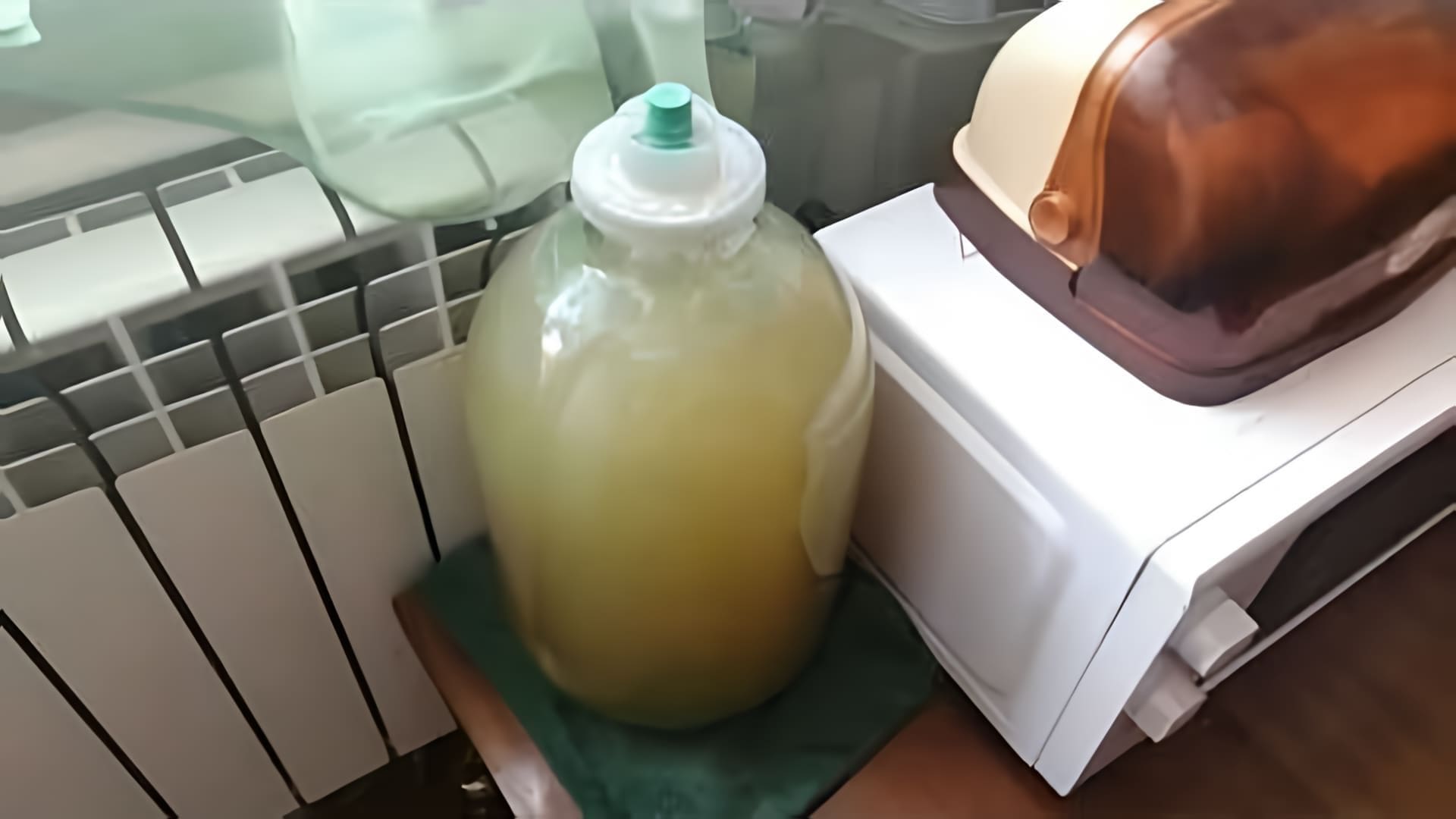 В этом видео-ролике будет показан простой и быстрый рецепт приготовления медового вина