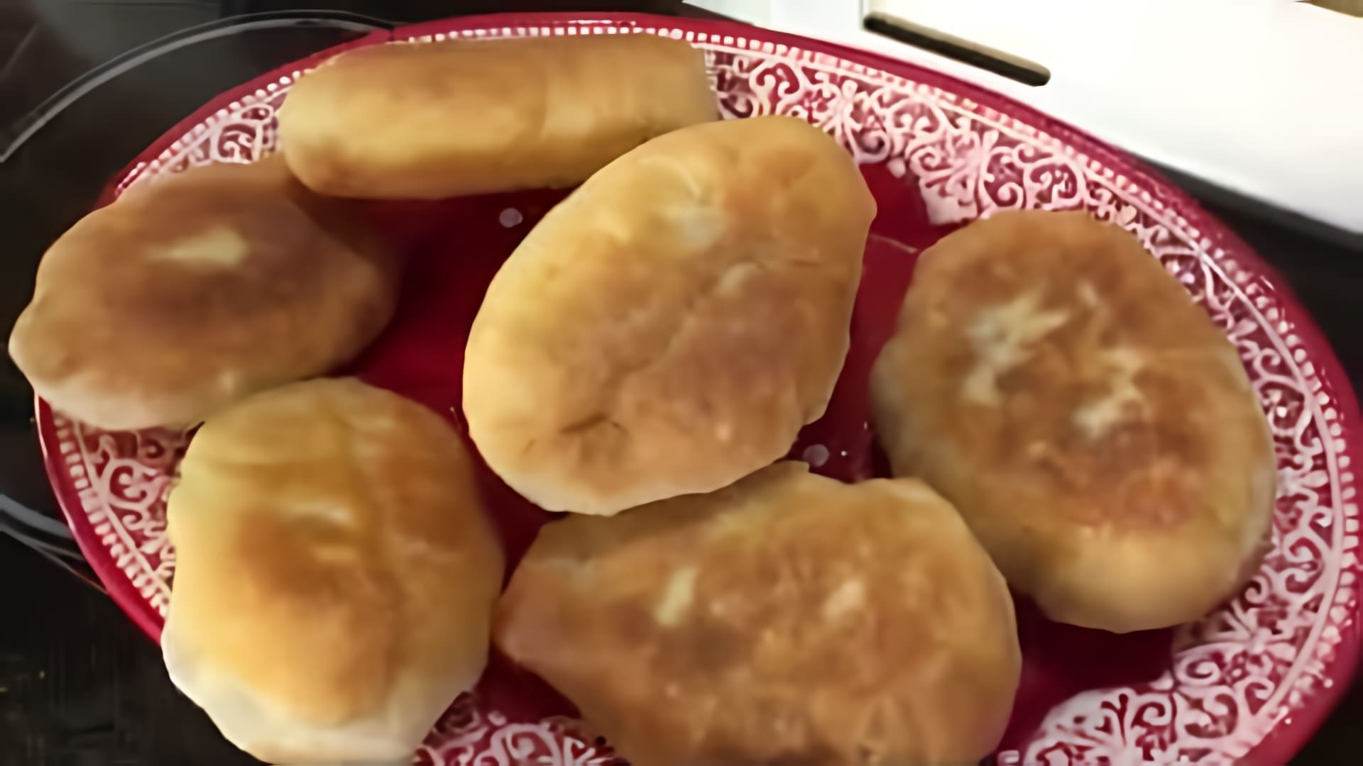 В этом видео-ролике вы увидите, как приготовить вкусные пирожки со щавелем по семейному рецепту