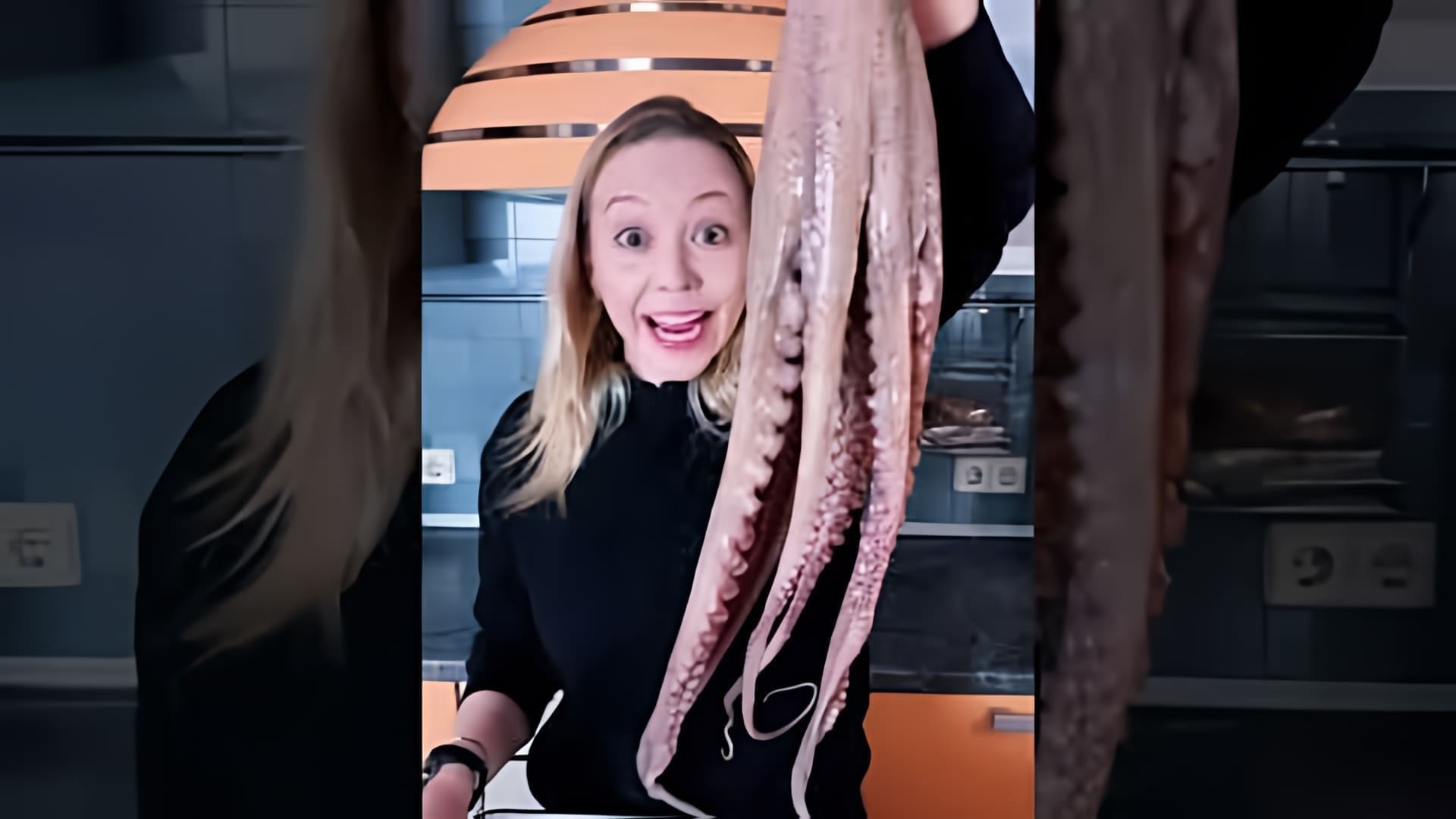 В этом видео демонстрируется процесс приготовления гигантского осьминога