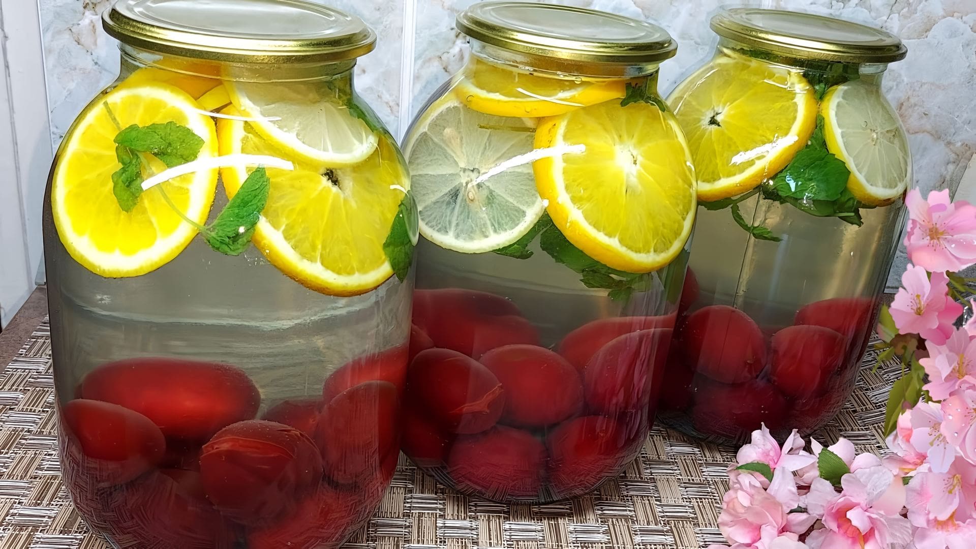 Компот из клубники замороженной и мяты