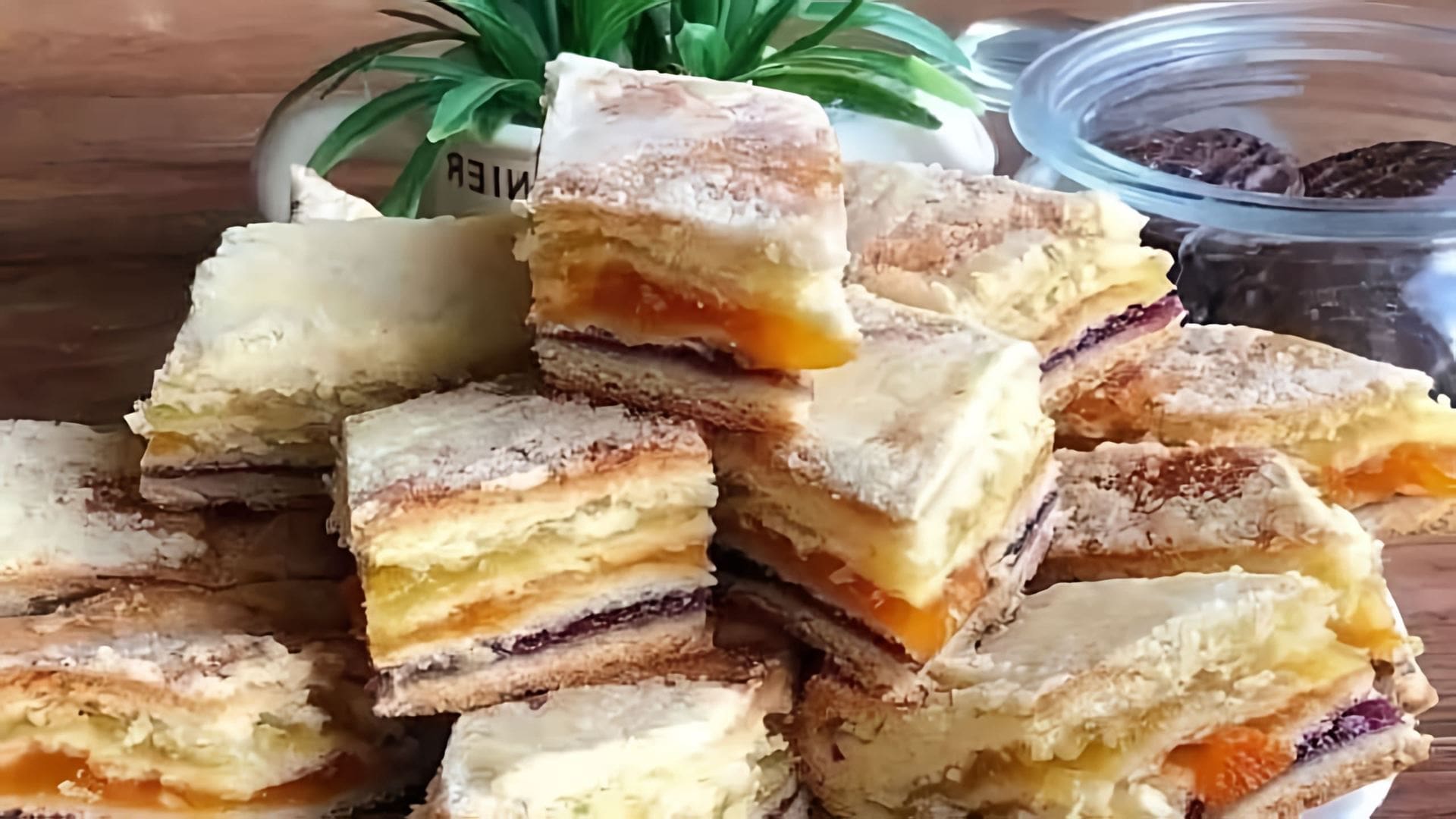 Татарский трёхслойный пирог - это традиционное блюдо татарской кухни, которое готовится из нескольких слоев теста и начинки