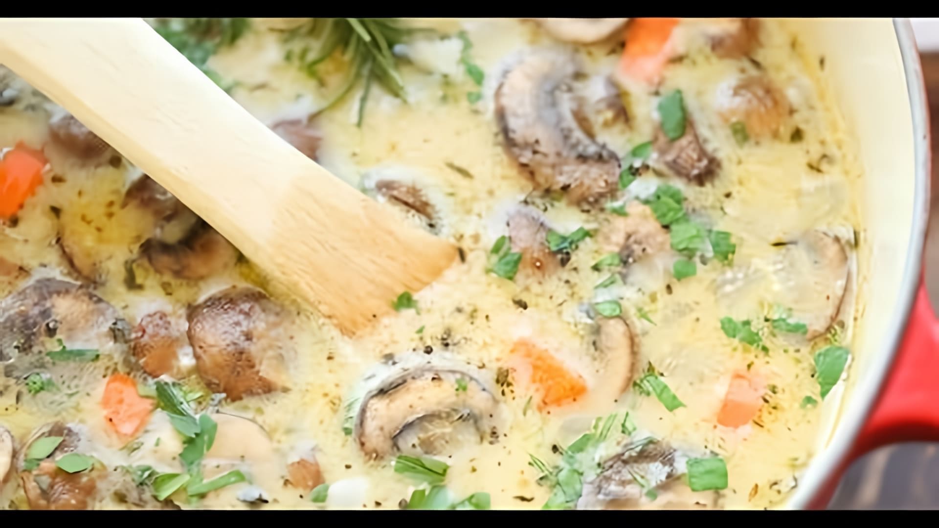 В этом видео Сергей Поканевич показывает, как приготовить постный овощной суп с шампиньонами за 30 минут