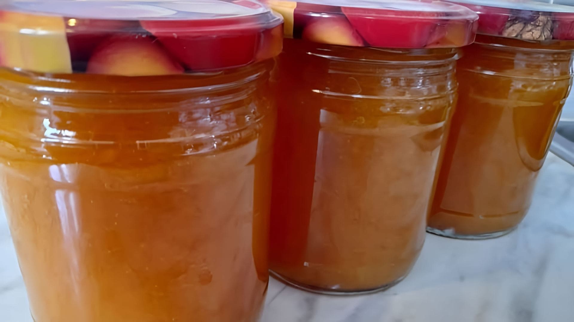 В этом видео-ролике будет показан простой и быстрый способ приготовления джема из персиков