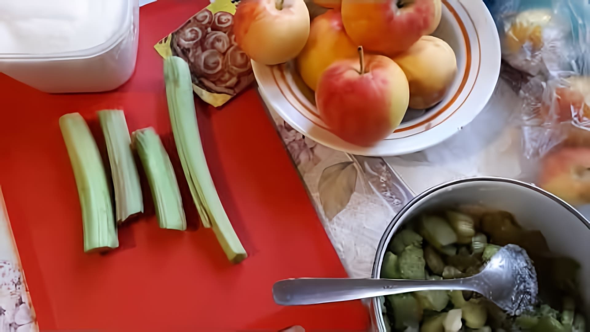 Видео рецепт приготовления варенья из яблок и рябины