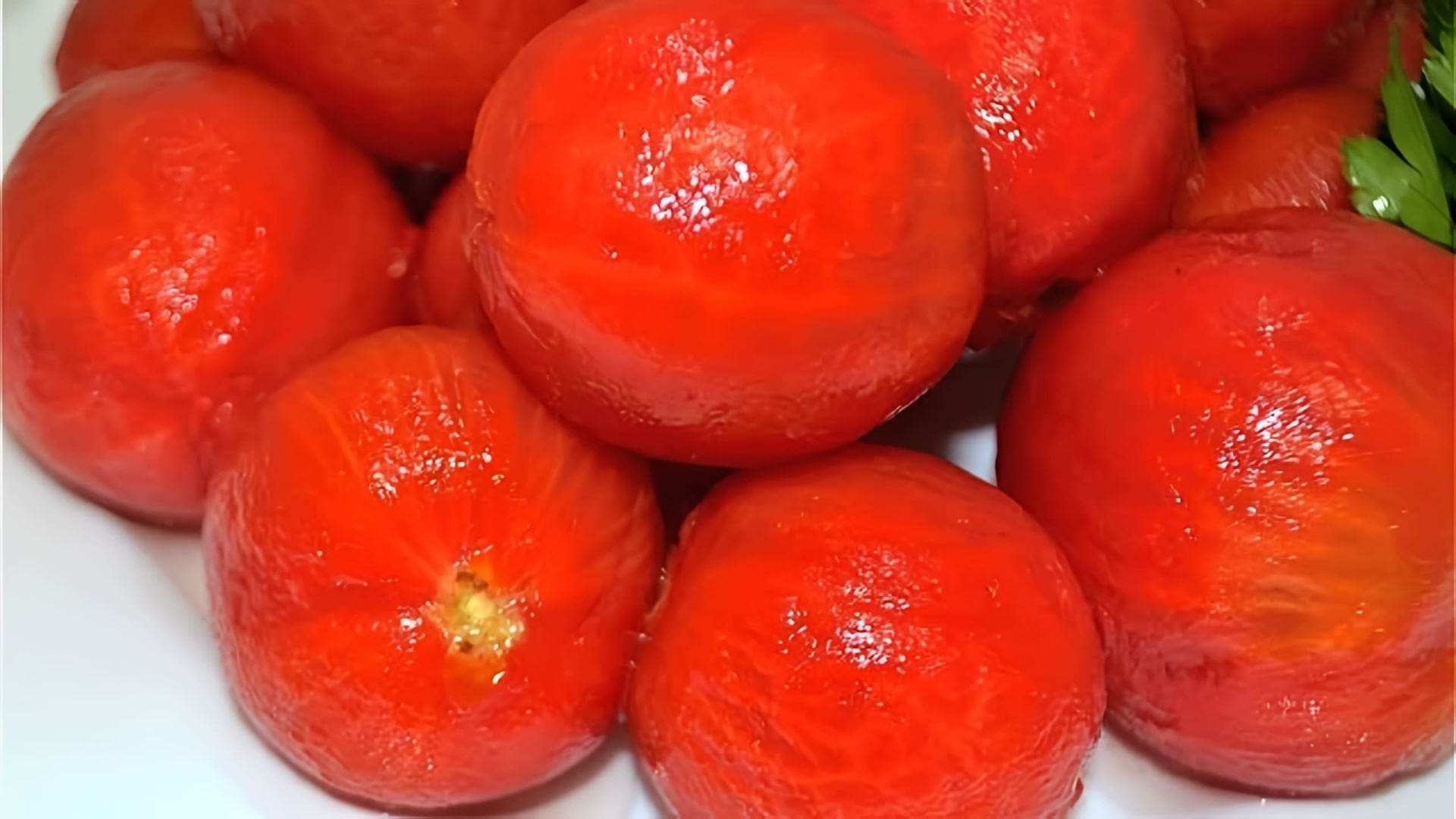 В этом видео Елена готовит обалденные маринованные помидоры без кожуры за одни сутки