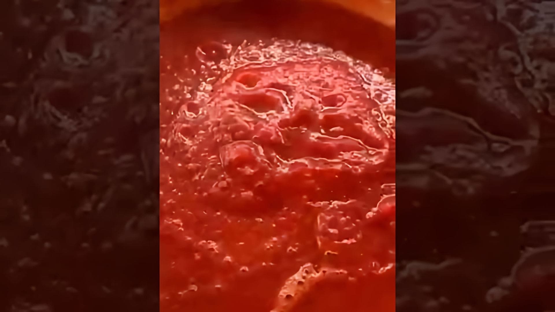 В этом видео-ролике будет показан процесс приготовления кетчупа из слив и помидоров на зиму