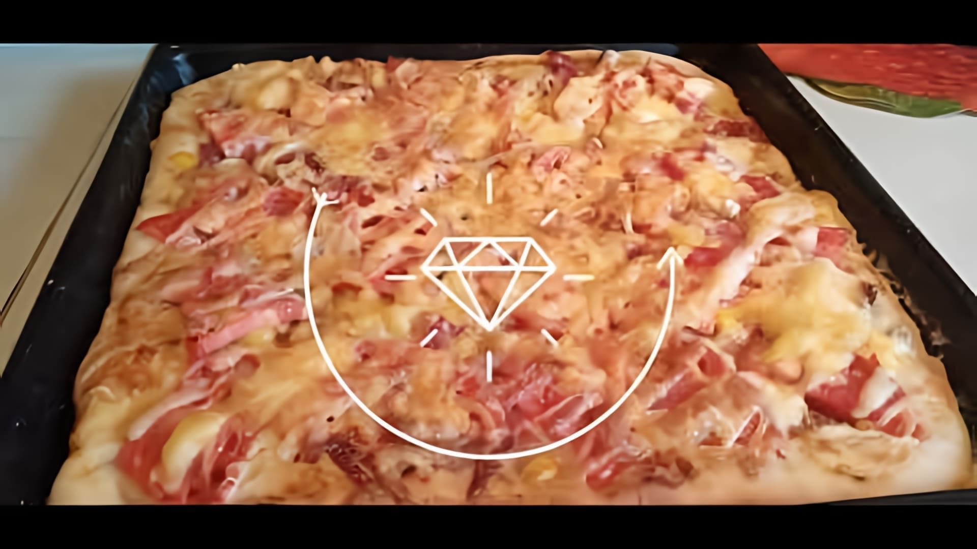 В этом видео показан рецепт приготовления домашней пиццы в духовке