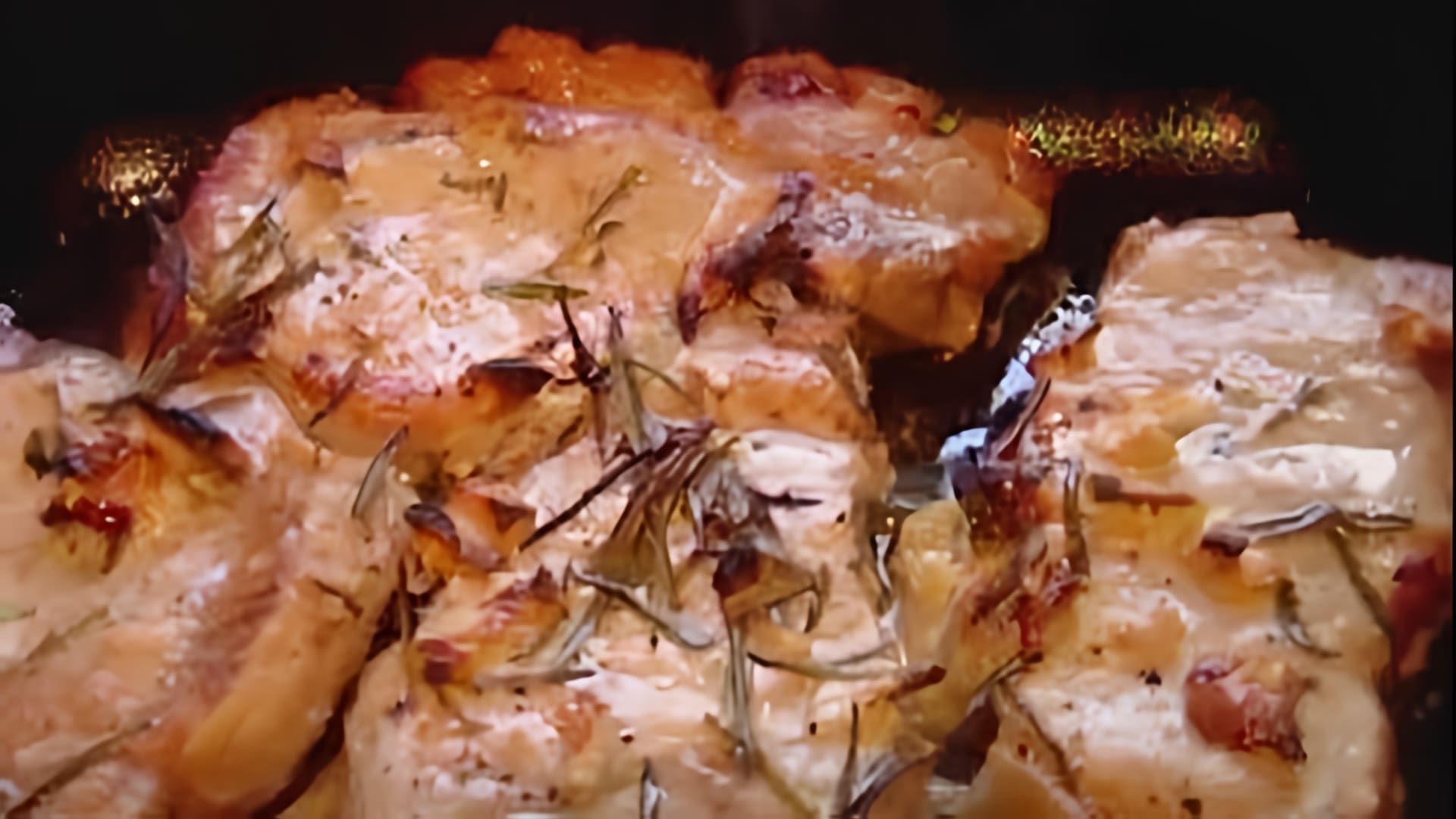В этом видео-ролике будет показан рецепт приготовления антрекота из свинины в духовке
