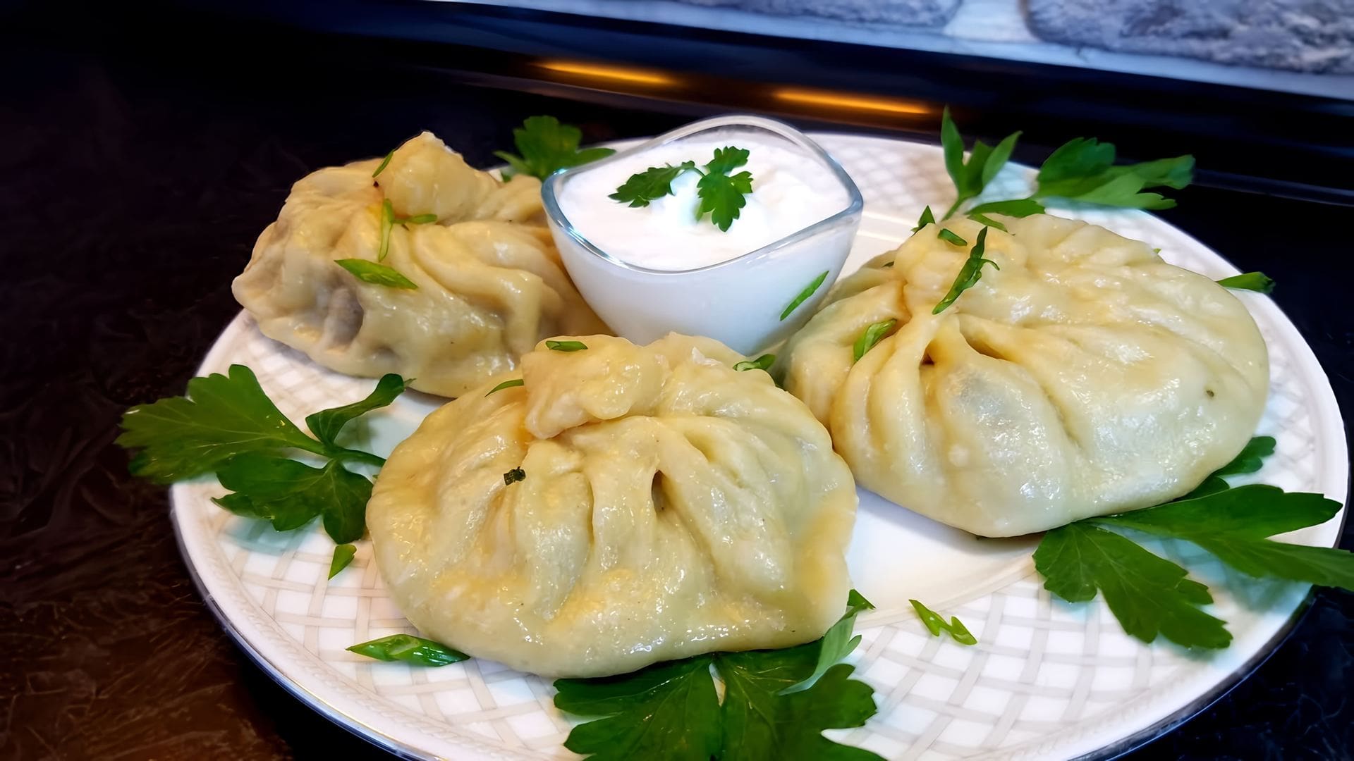 Хинкали рецепт видео. Грузинская кухня хинкали. Хинкали Дарбази. Пасанаури хинкали. Грузия хинкали.