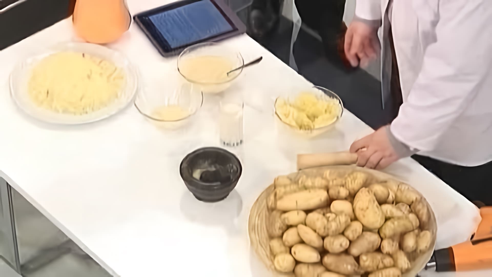 В этом видео рассказывается о пользе и вреде картофельного пюре, а также о том, как его правильно приготовить