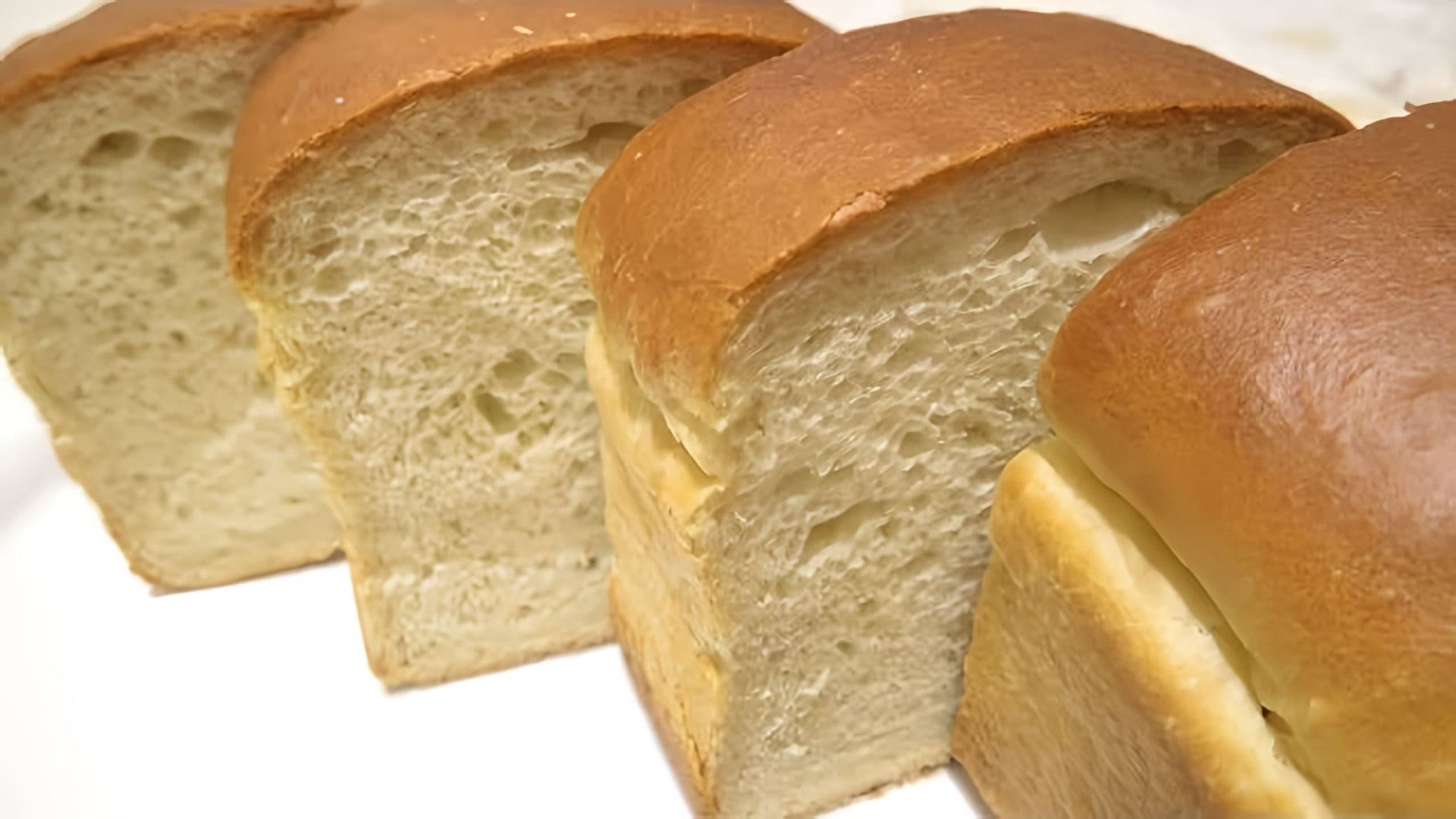 В этом видео автор показывает, как приготовить домашний хлеб на заварном тесте