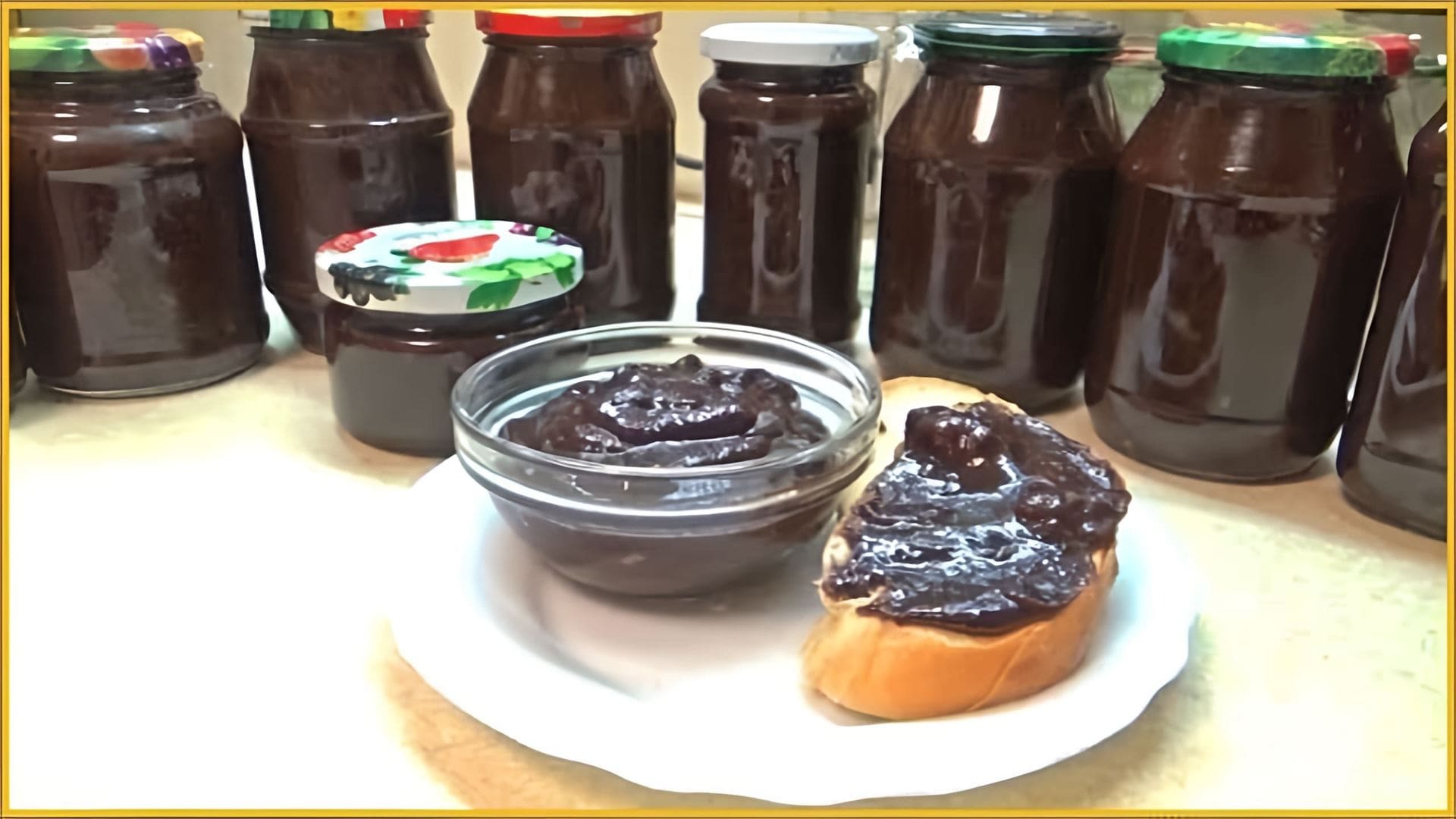 В этом видео демонстрируется рецепт шоколадной пасты, приготовленной из груш