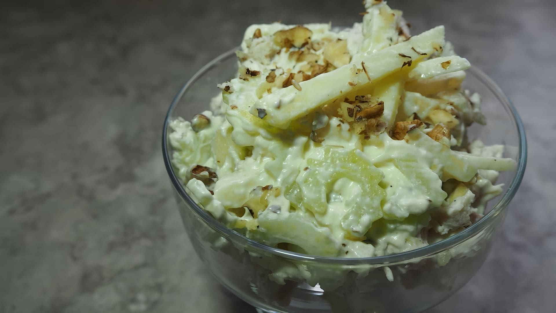 Салат с сельдереем яблоком и ананасом. Салат с ананасом сельдереем яблоком и курицей. Салат с яблоками ананасом и сельдереем. Салат из сельдерея ананаса. Салат с яблоками ананасом и сельдереем.