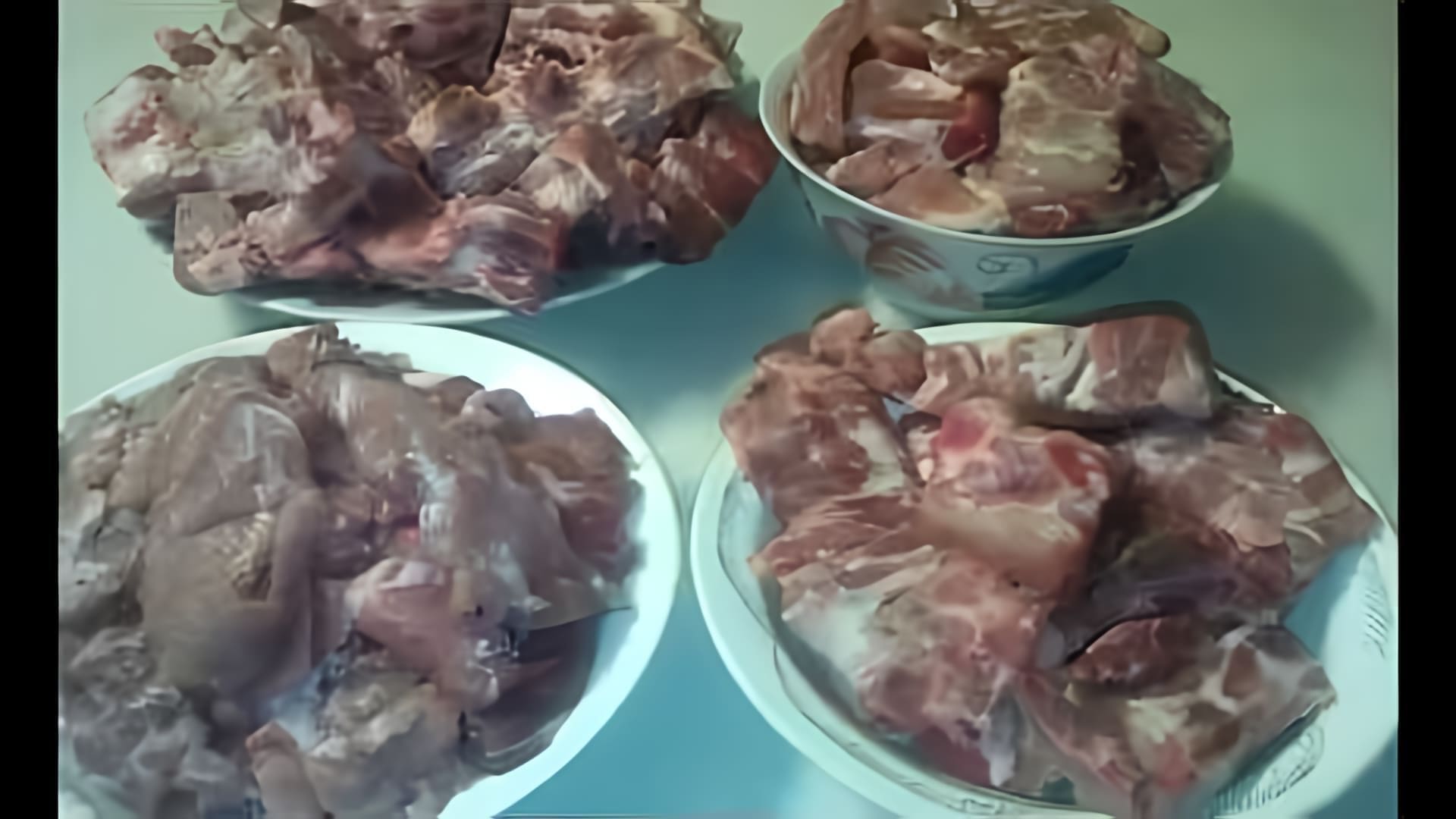 В этом видео автор рассказывает о своей покупке свиного рагу в магазине "Победа"