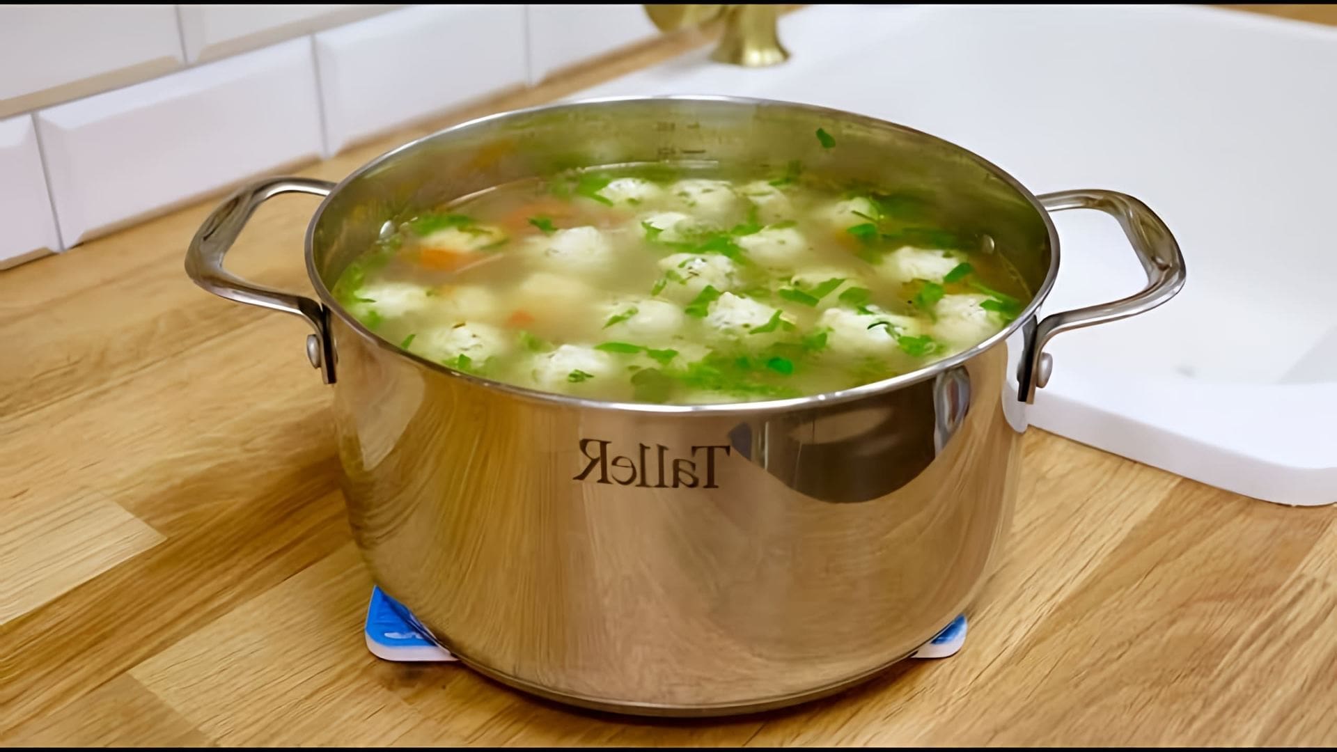 Мой фирменный суп с фрикадельками / Кололашки суп - это видео-ролик, в котором я покажу, как приготовить вкусный и ароматный суп с фрикадельками