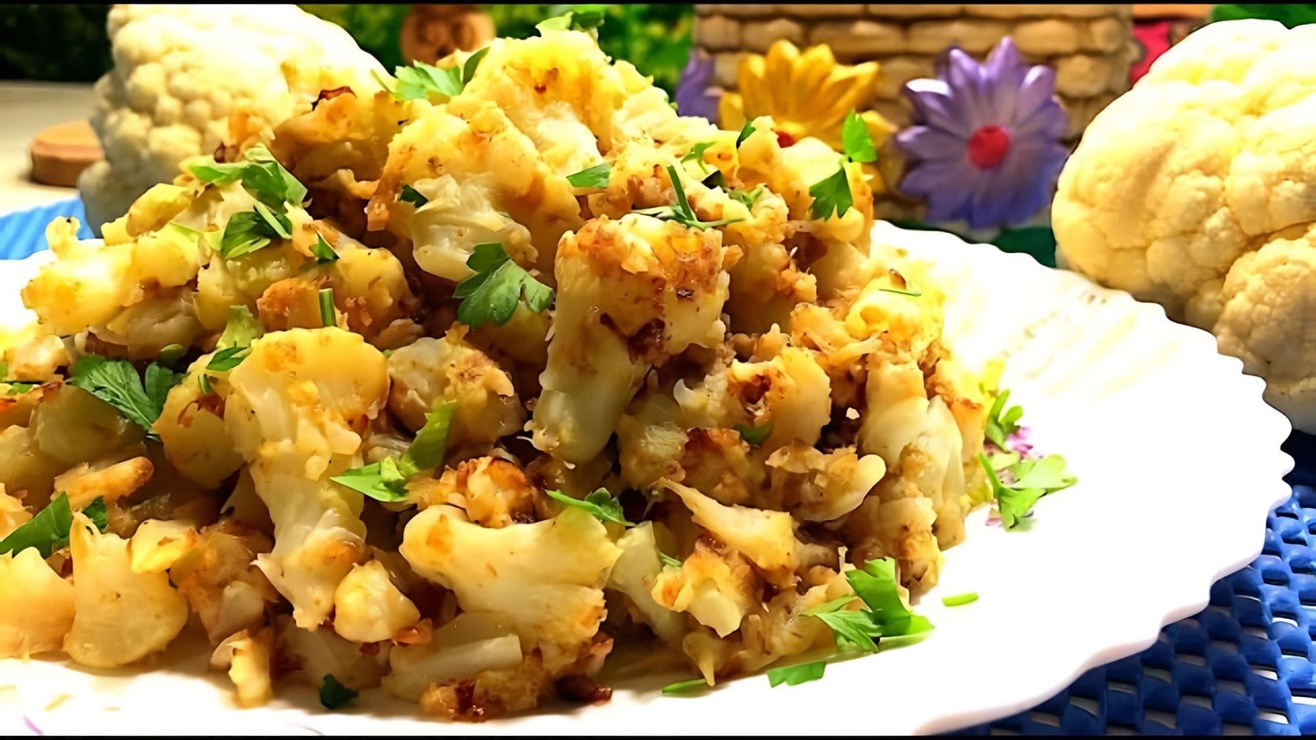 В этом видео-ролике будет показан простой и вкусный рецепт приготовления жареной цветной капусты на сковороде