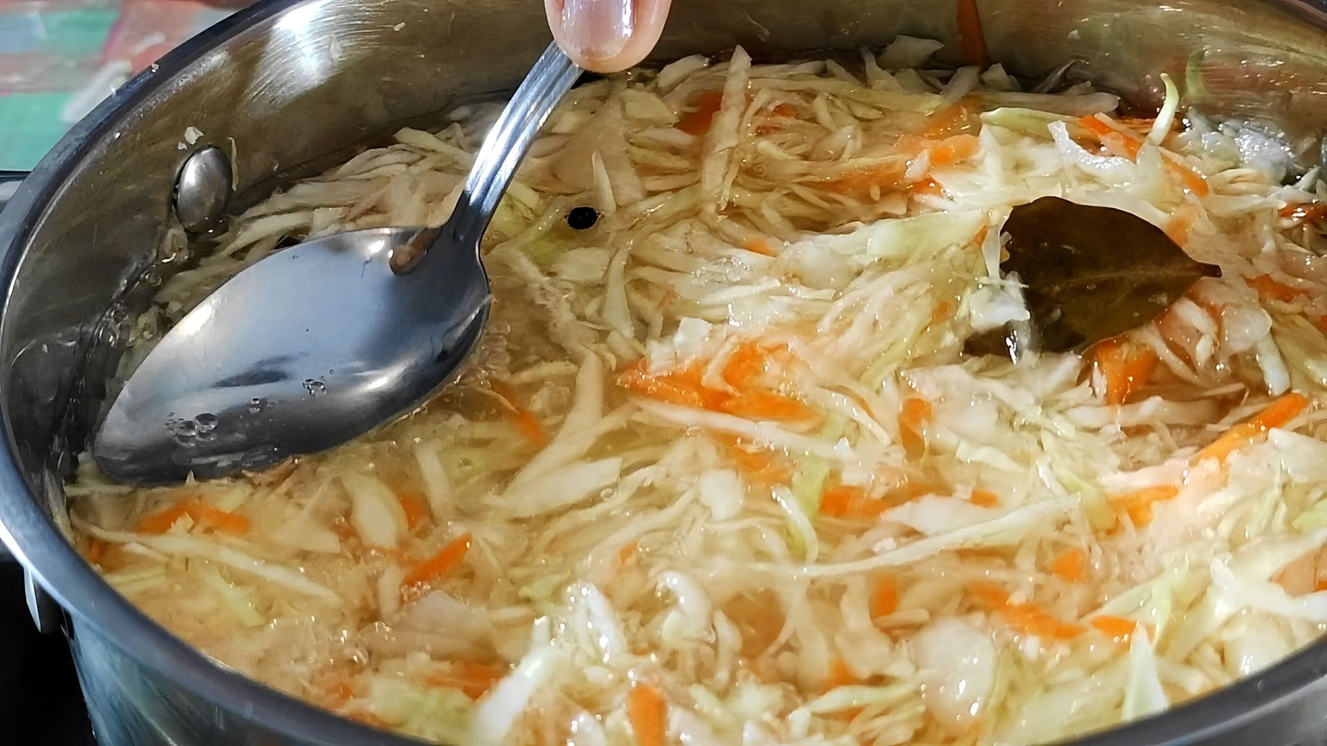 Рецепт вкусной капусты на зиму в банках хрустящая