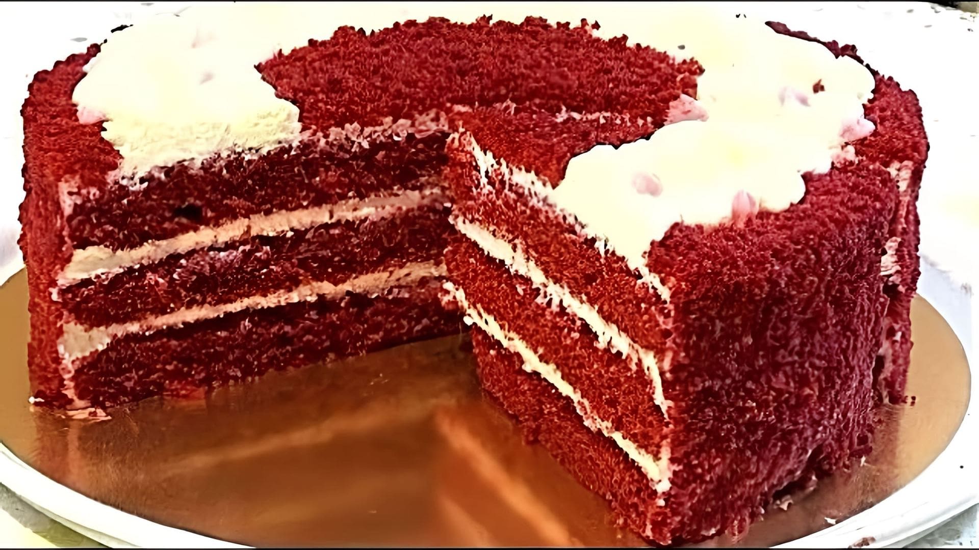 В этом видео демонстрируется процесс приготовления торта "Красный бархат"