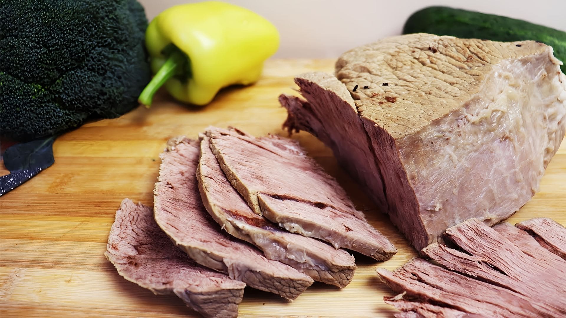 Варка говядины. Вырезка телячья. Отварное постное мясо. Как отварить говядину. Говядина варится в кастрюле.