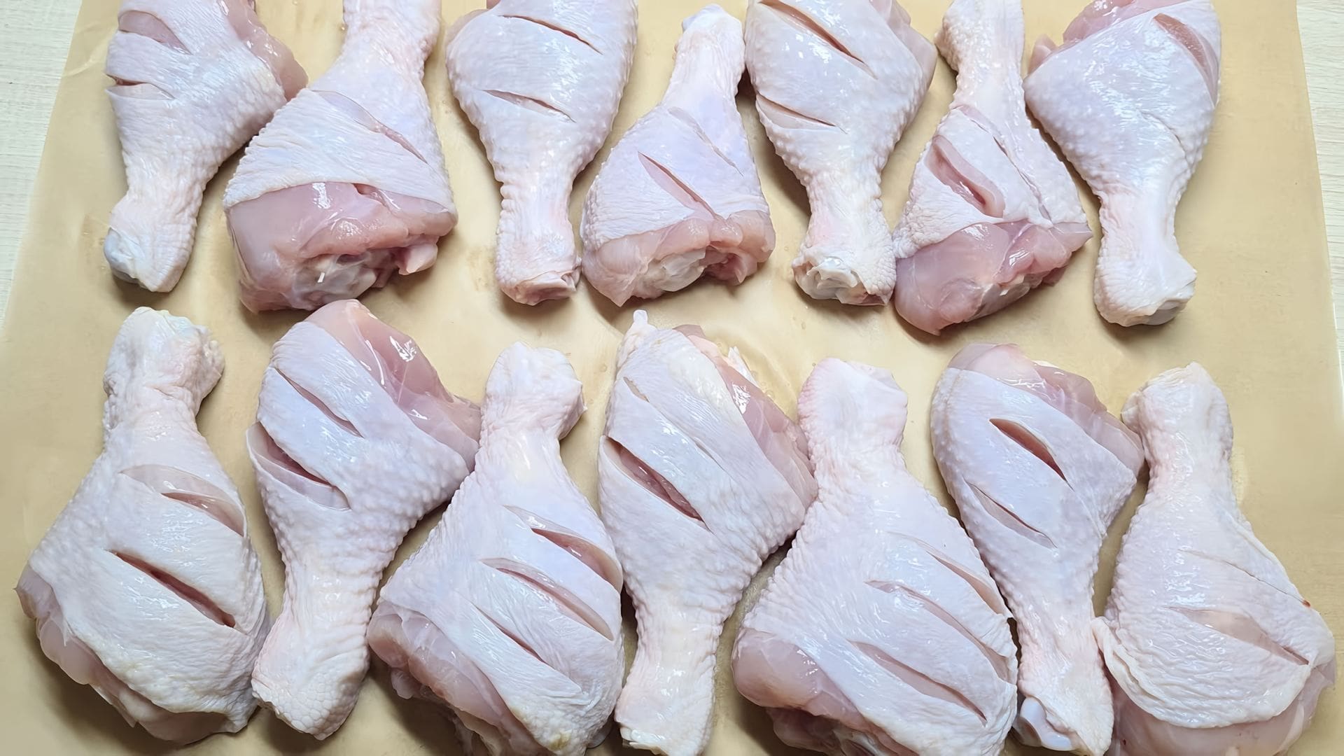 Как замариновать куриные бедра