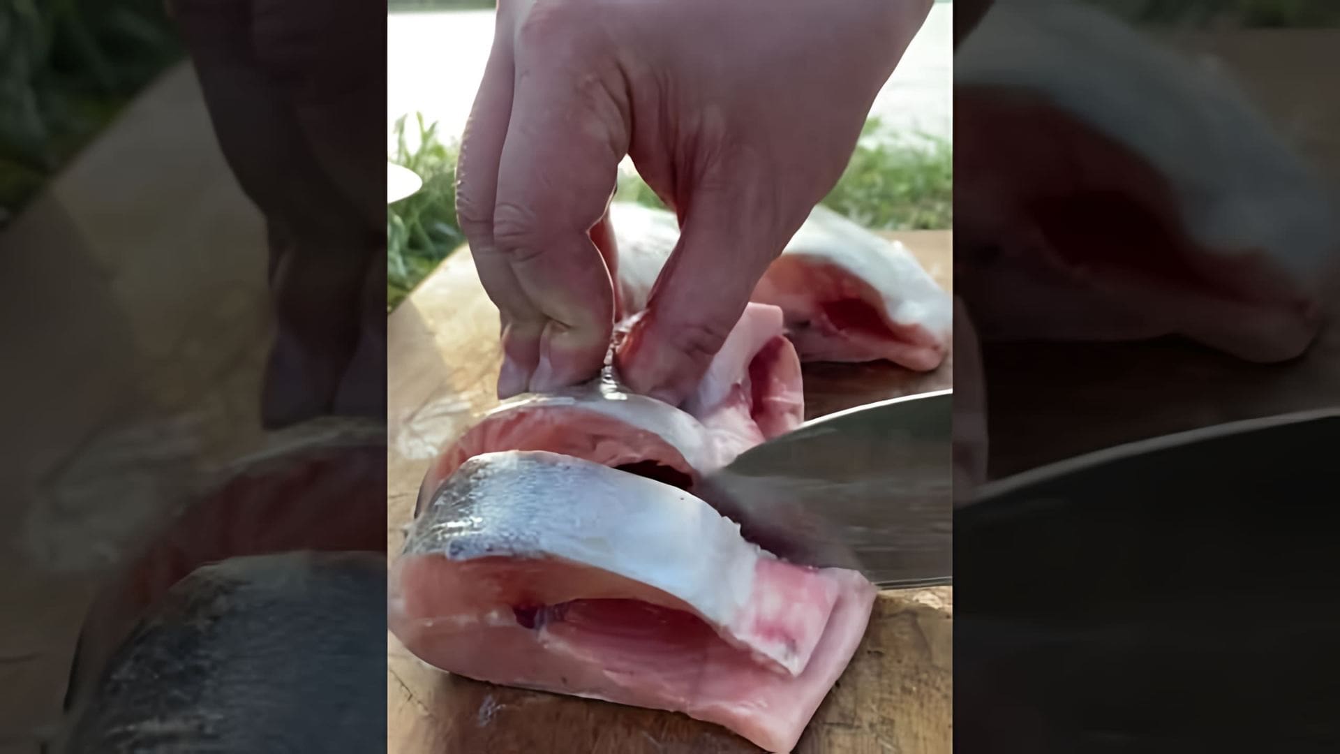 В этом видео-ролике вы увидите, как приготовить уху на костре в казане