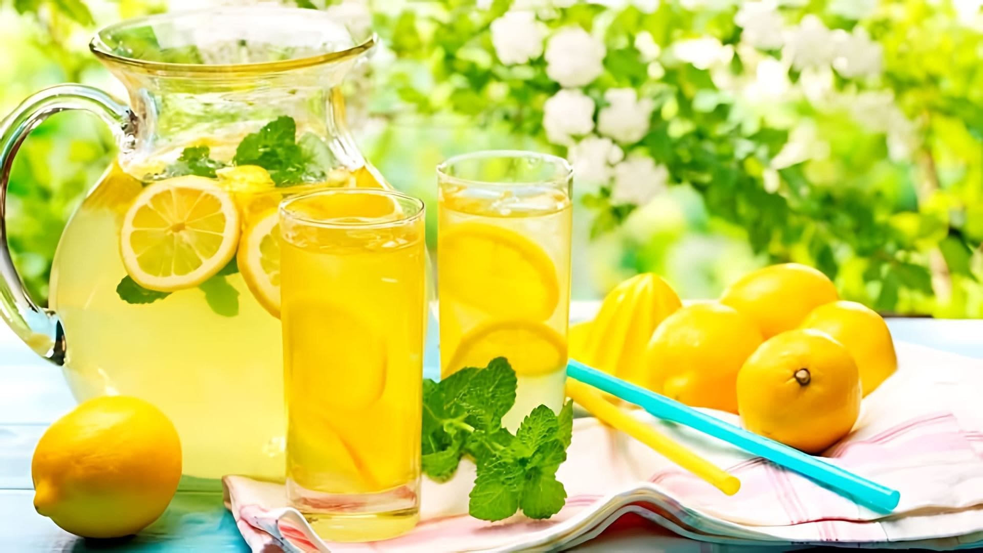 В этом видео демонстрируется рецепт приготовления турецкого лимонада