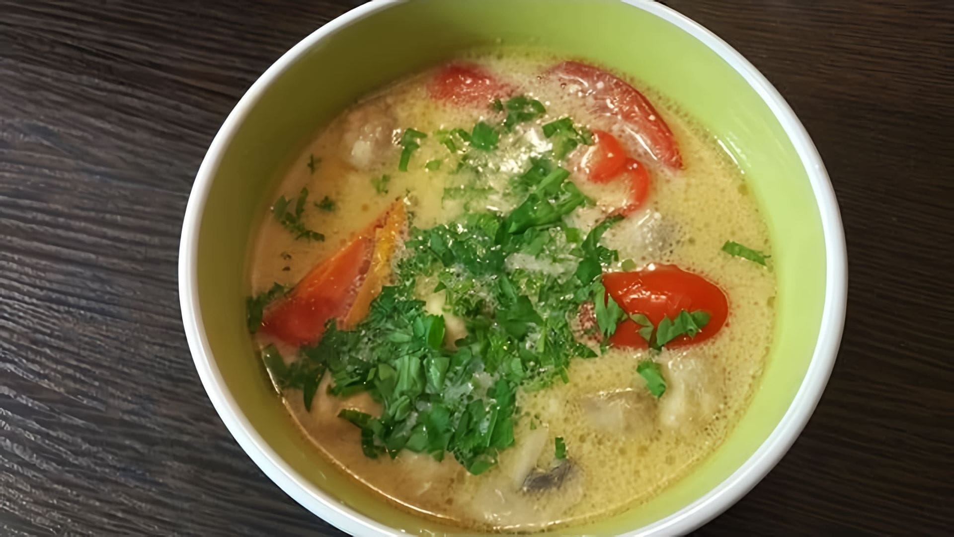 Суп с курицей в тайском стиле - это вкусное и ароматное блюдо, которое можно приготовить дома