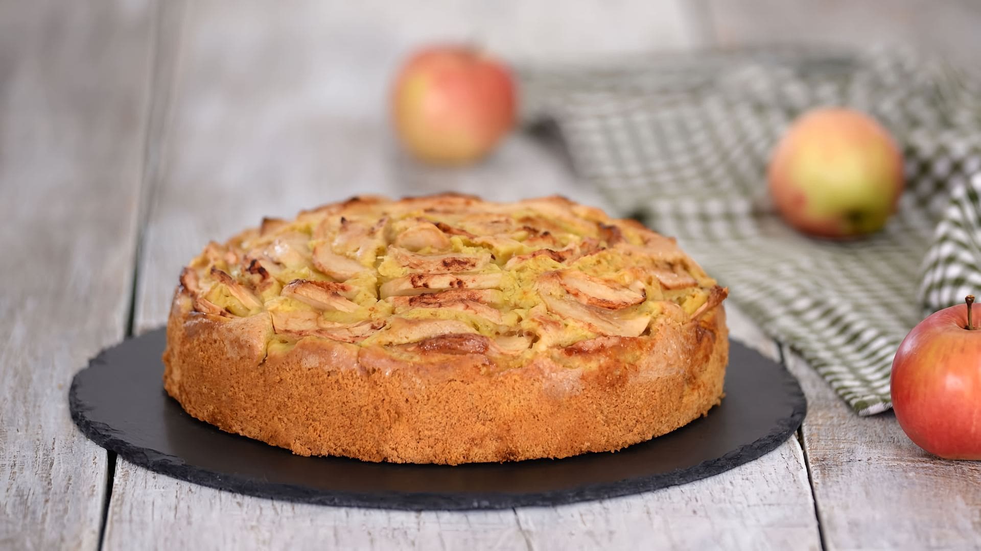 Шарлотка из кислых яблок. Шарлотка из кислых яблок. Венский яблочный пирог. Шарлотка из кислого молока. Как сделать шарлотку из яблок в мультиварке.