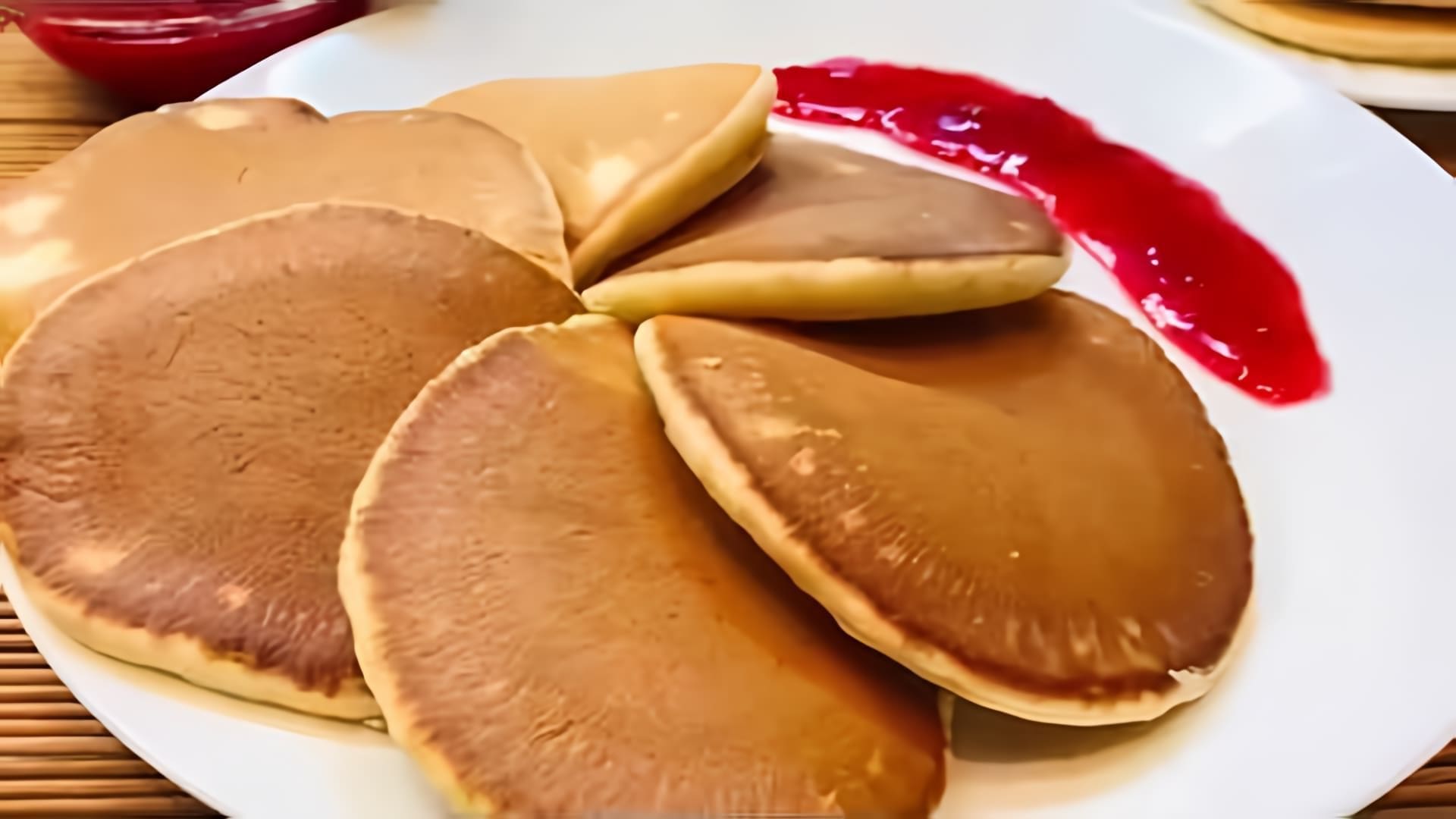 Видео рецепт для блинов, которые являются популярным американским завтраком