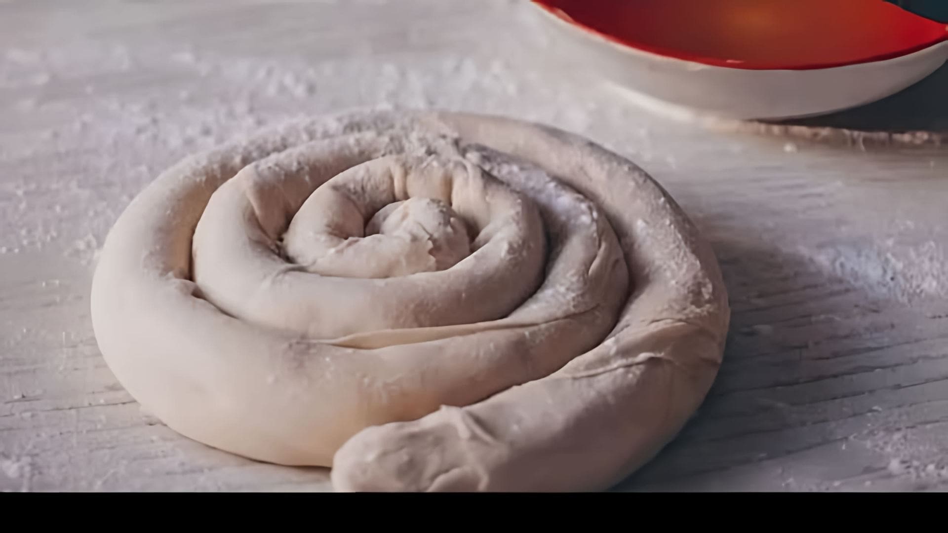 В этом видео-ролике вы увидите, как приготовить домашнее слоеное тесто