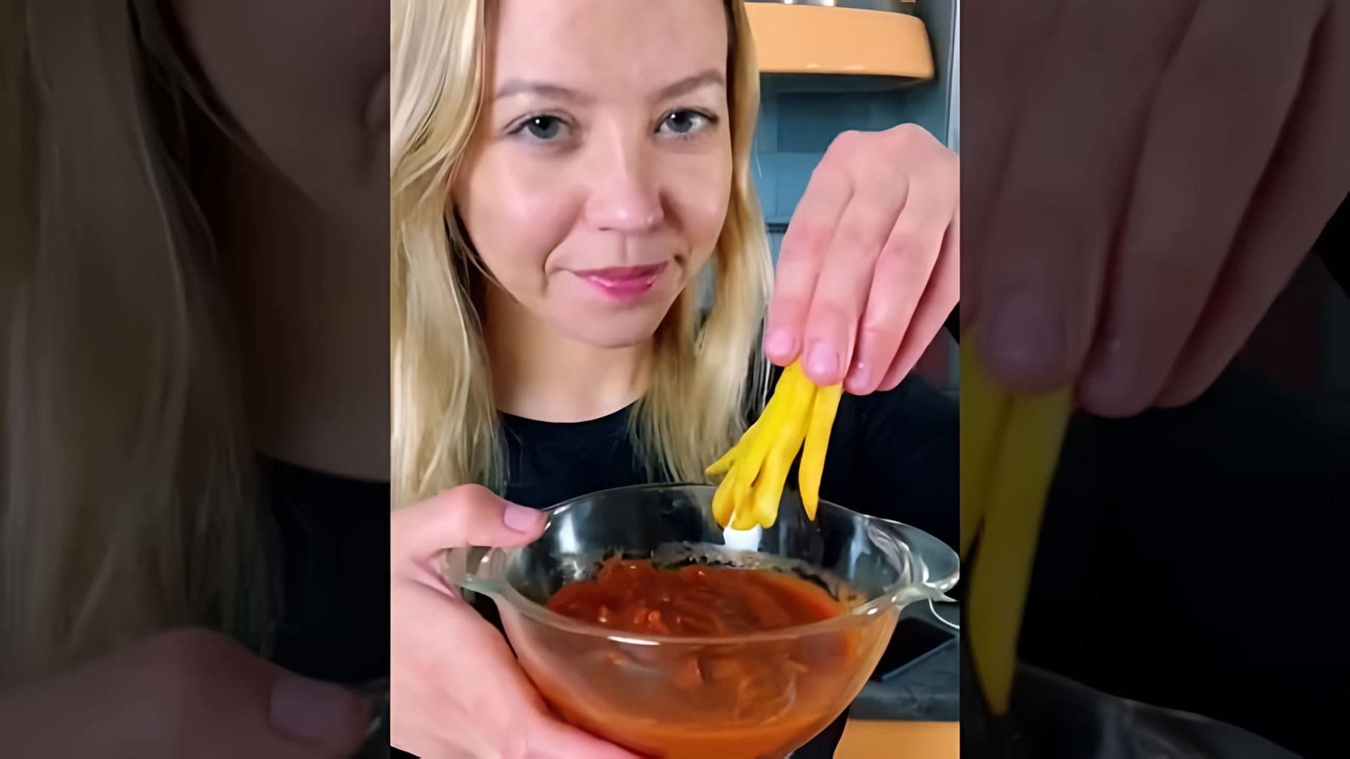 "Сделать кетчуп дома реально? | Простой рецепт за 10 минут" - это видео-ролик, который показывает, как приготовить кетчуп в домашних условиях всего за 10 минут