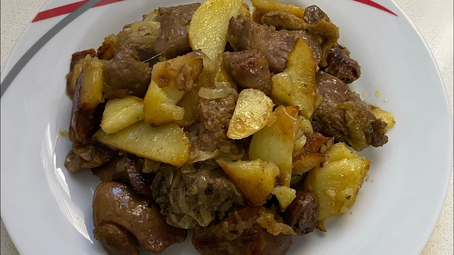 Жаркое из курицы. Куриные сердца приготовленные. Блюда из субпродуктов. Жаркое из куриных потрохов. Как приготовить потроха перепелов.