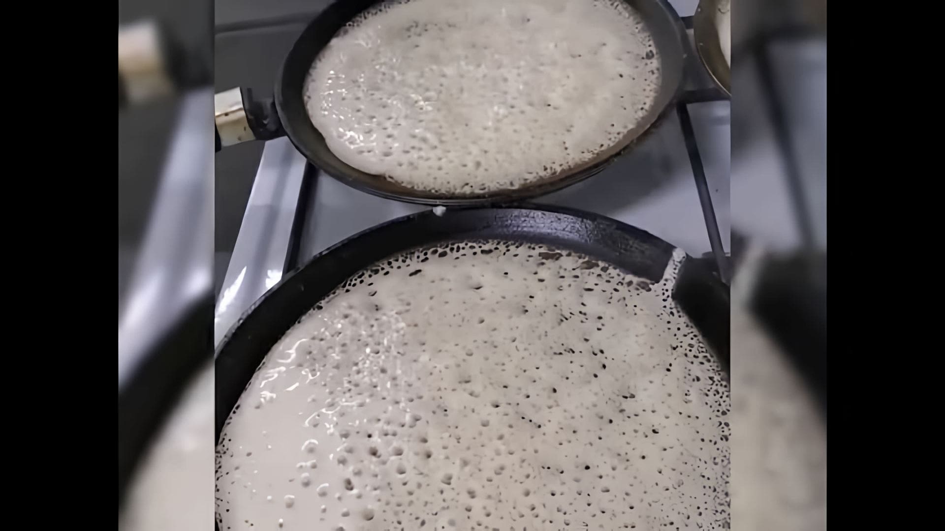 В этом видео-ролике демонстрируется процесс приготовления блинов для заморозки