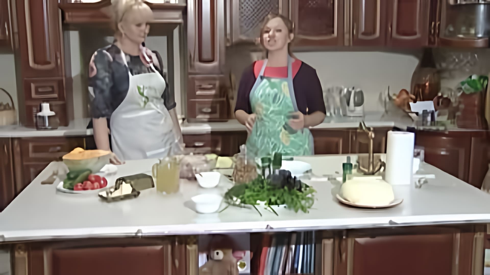 Дальневосточный рецепт - это видео-ролик, который представляет собой кулинарное шоу, где ведущий демонстрирует процесс приготовления осетинского национального блюда