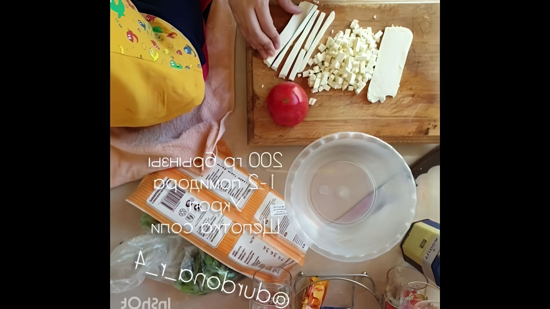 В этом видео-ролике вы увидите, как приготовить вкусный и простой лаваш с брынзой и помидорами