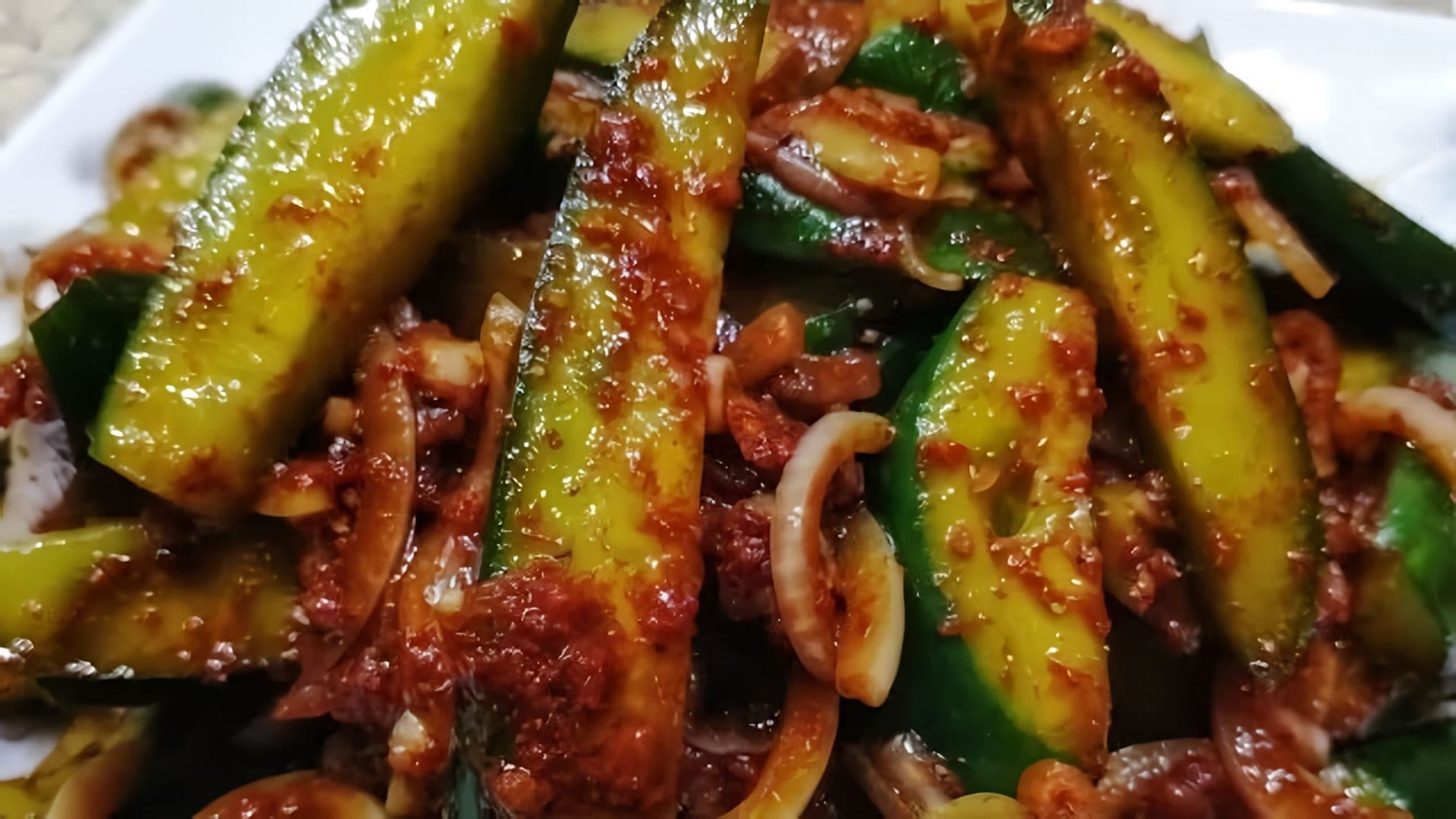 Огурцы по-корейски - это вкусный и простой в приготовлении салат из огурцов