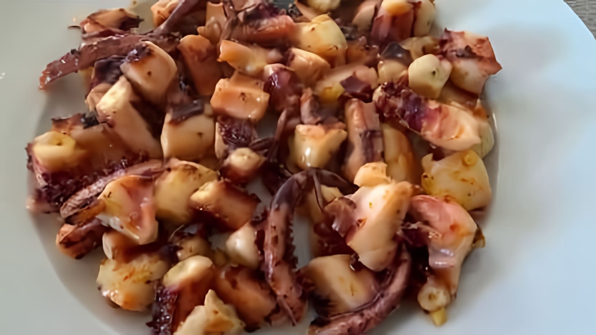 В этом видео демонстрируется простой и вкусный рецепт приготовления осьминога